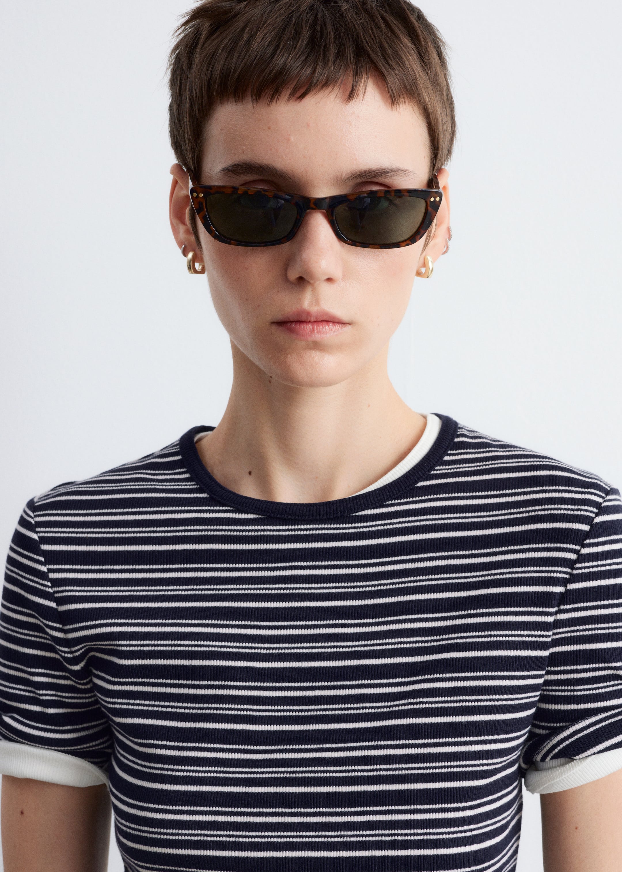 Zobacz większy obraz: T-shirt w prążki - Ciemnoniebieski/białe paski - ONA | H&M PL 2