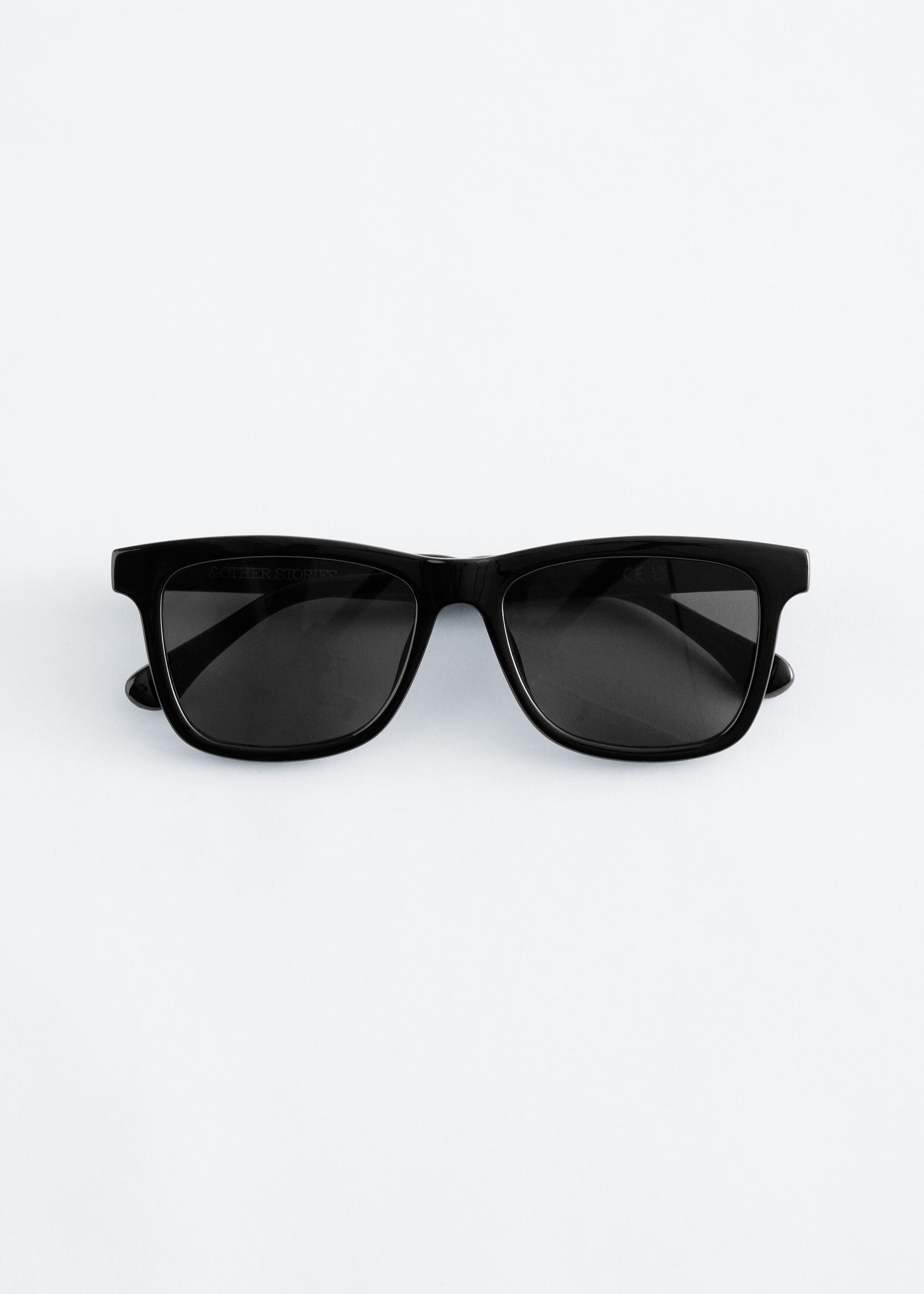 Square Sunglasses - Black - Still Life