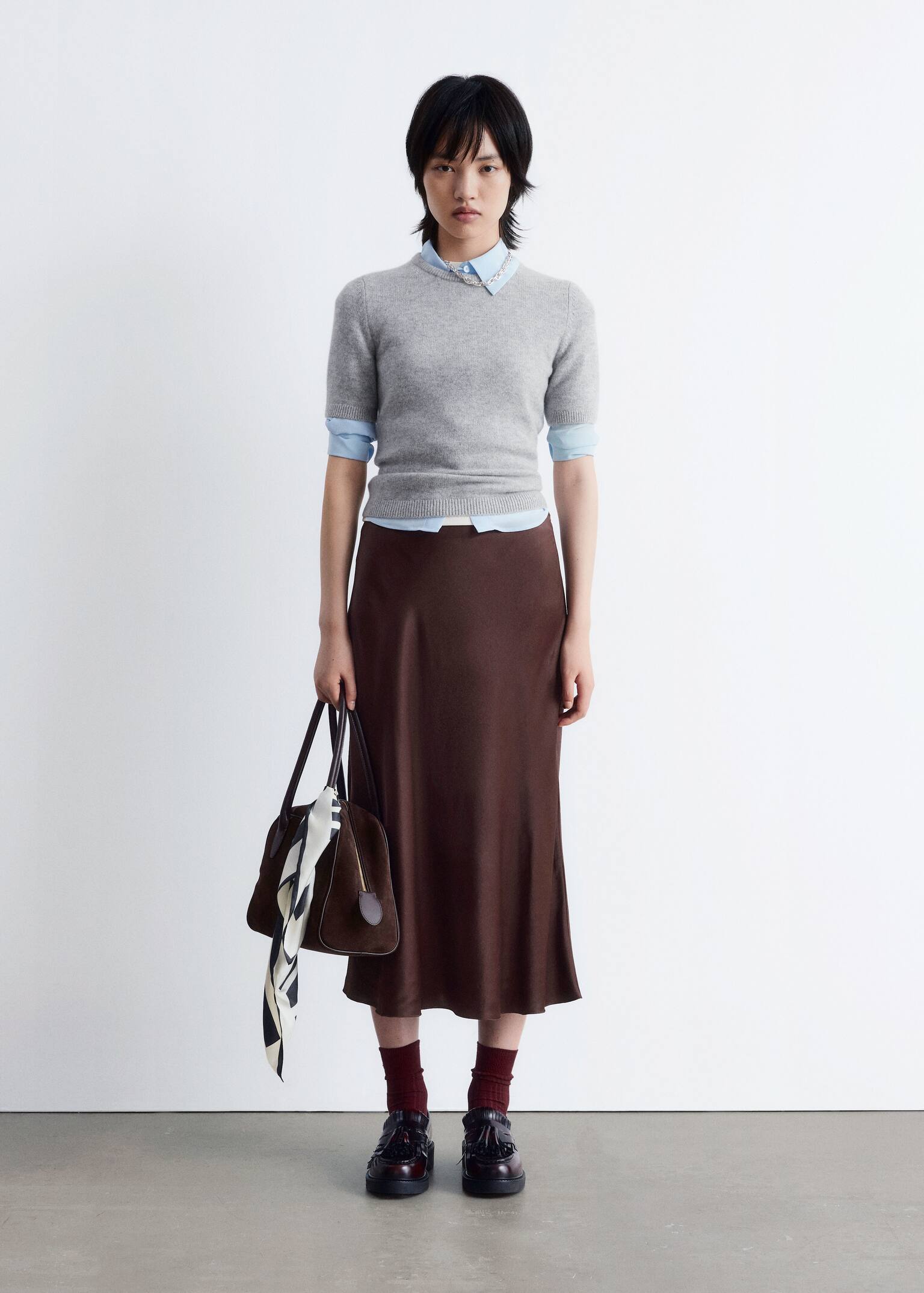 Pletené kašmírové tričko - Svetlosivá/Tmavohnedá/Tmavočervená - 7