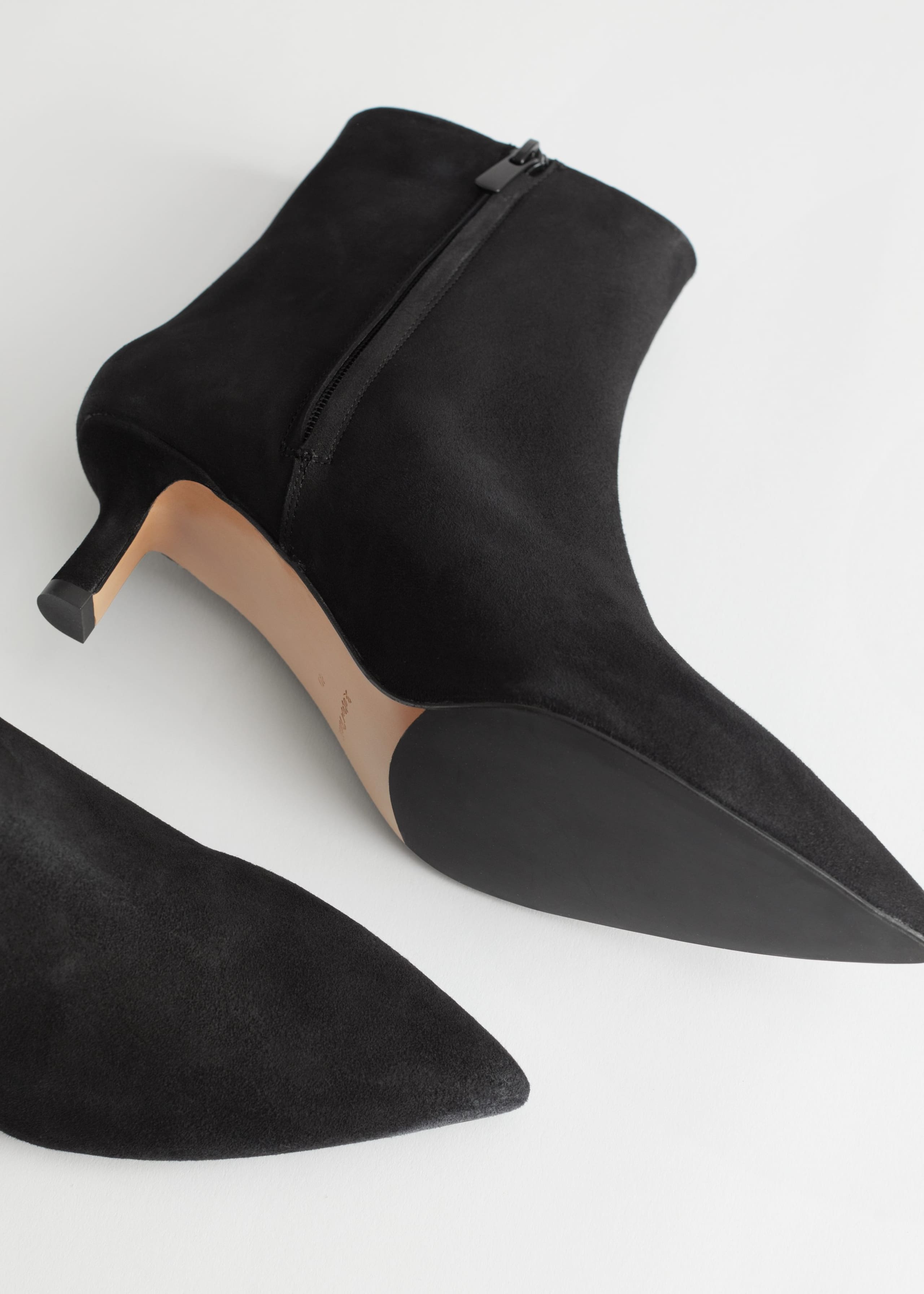 Suede Kitten Heel Ankle Boots - {{variantName}} - Descrizione dettagliata