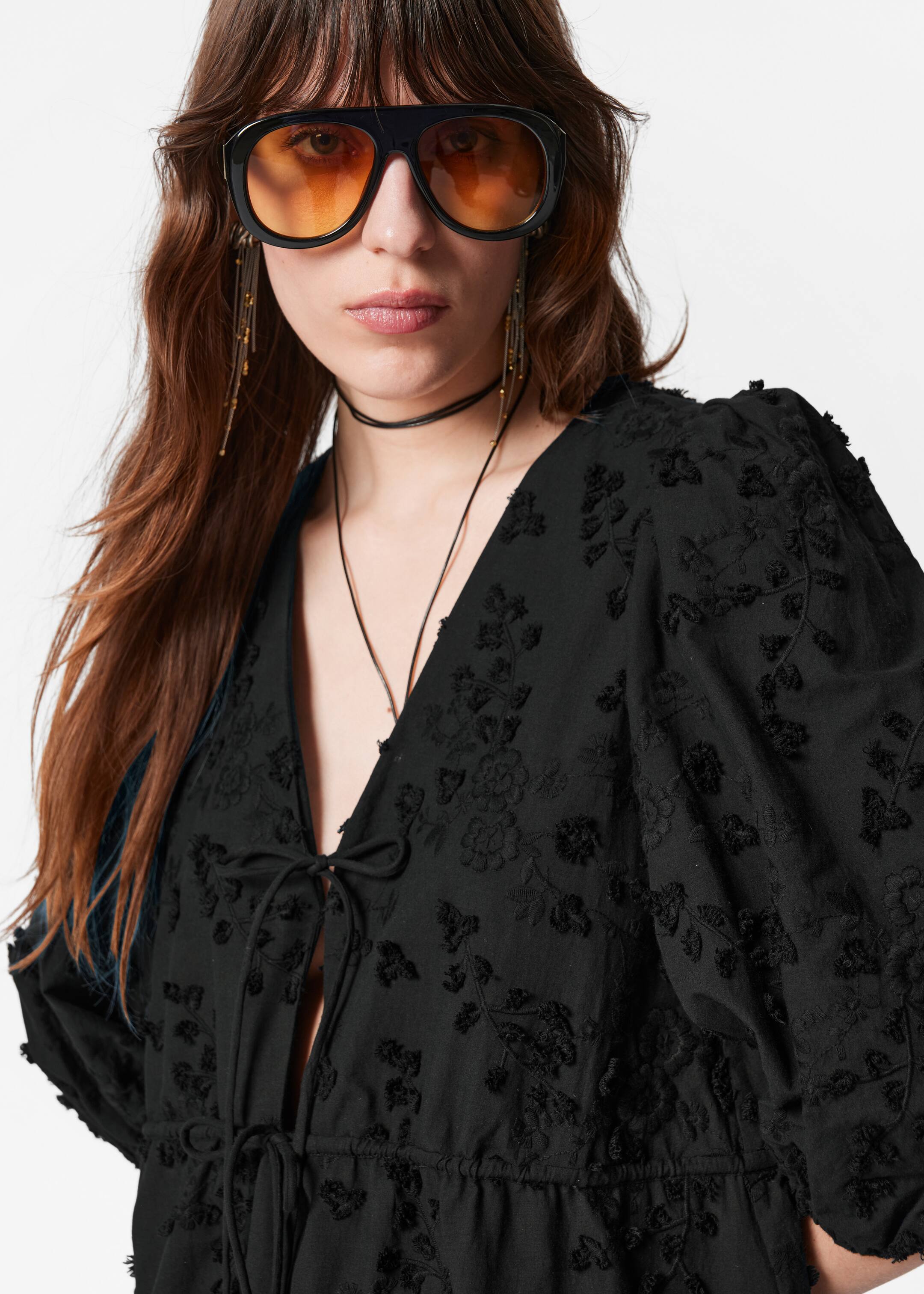 Agrandir l'image: Robe courte brodée - Noir - FEMME | H&M FR 3
