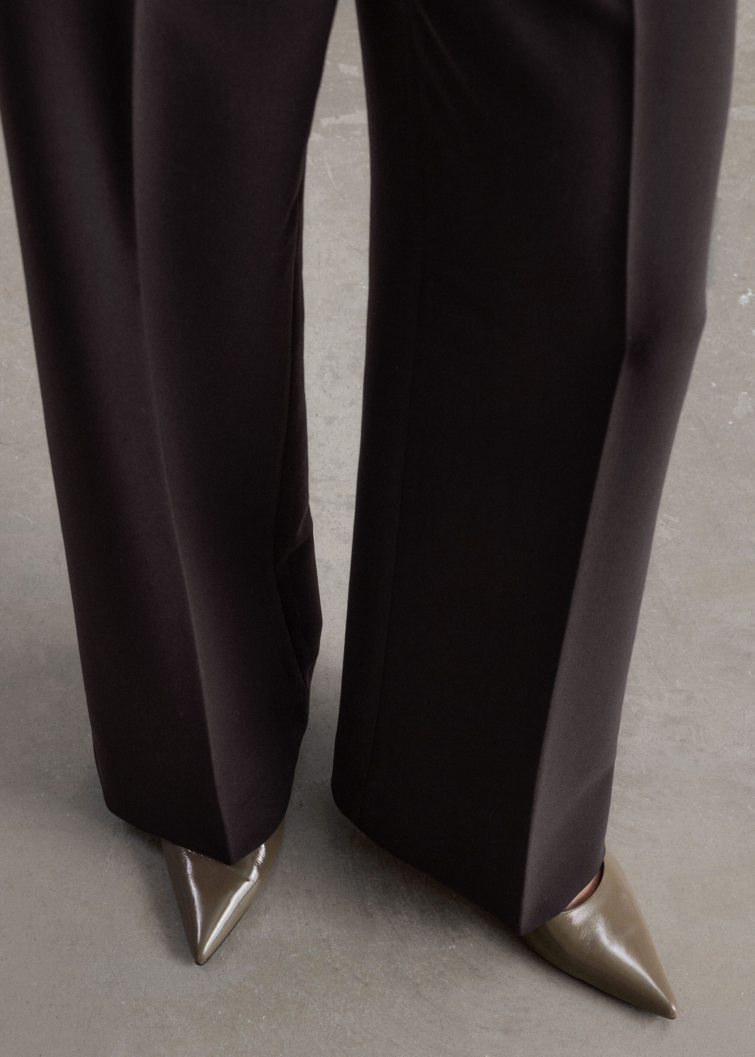 Loose-Fit Tailored Trousers - Dark Red - Lookbook