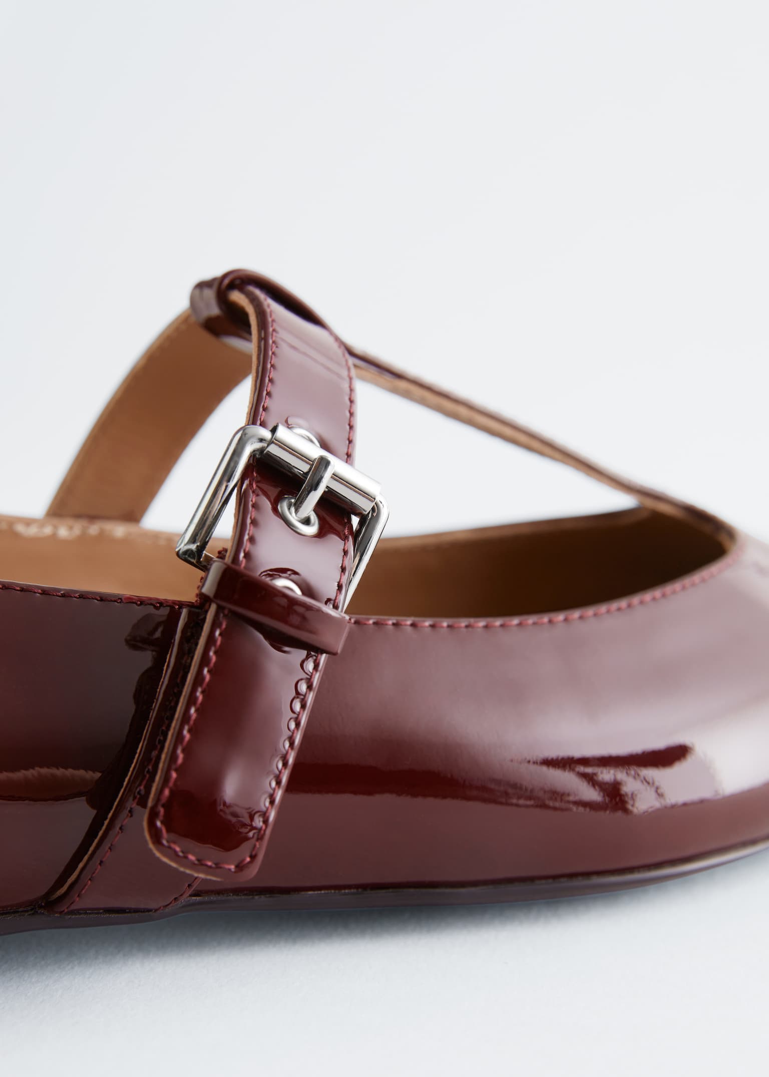 Ballerinasko i læder med T-rem - Bordeaux lak/Sort - 4