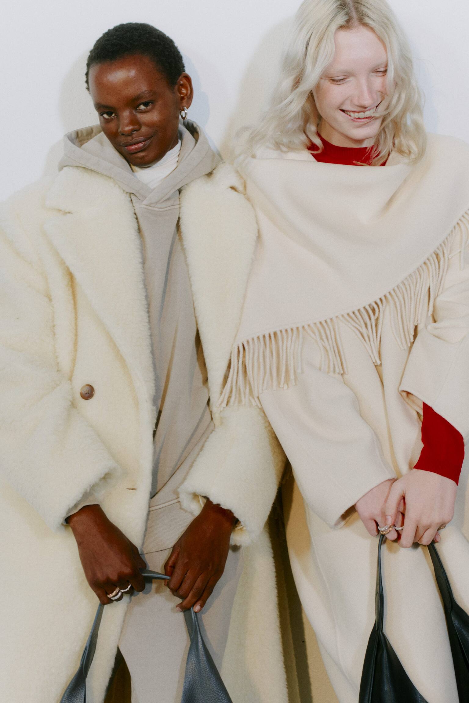 Wollmantel mit Fransenschal - Creme/Schwarz - 5