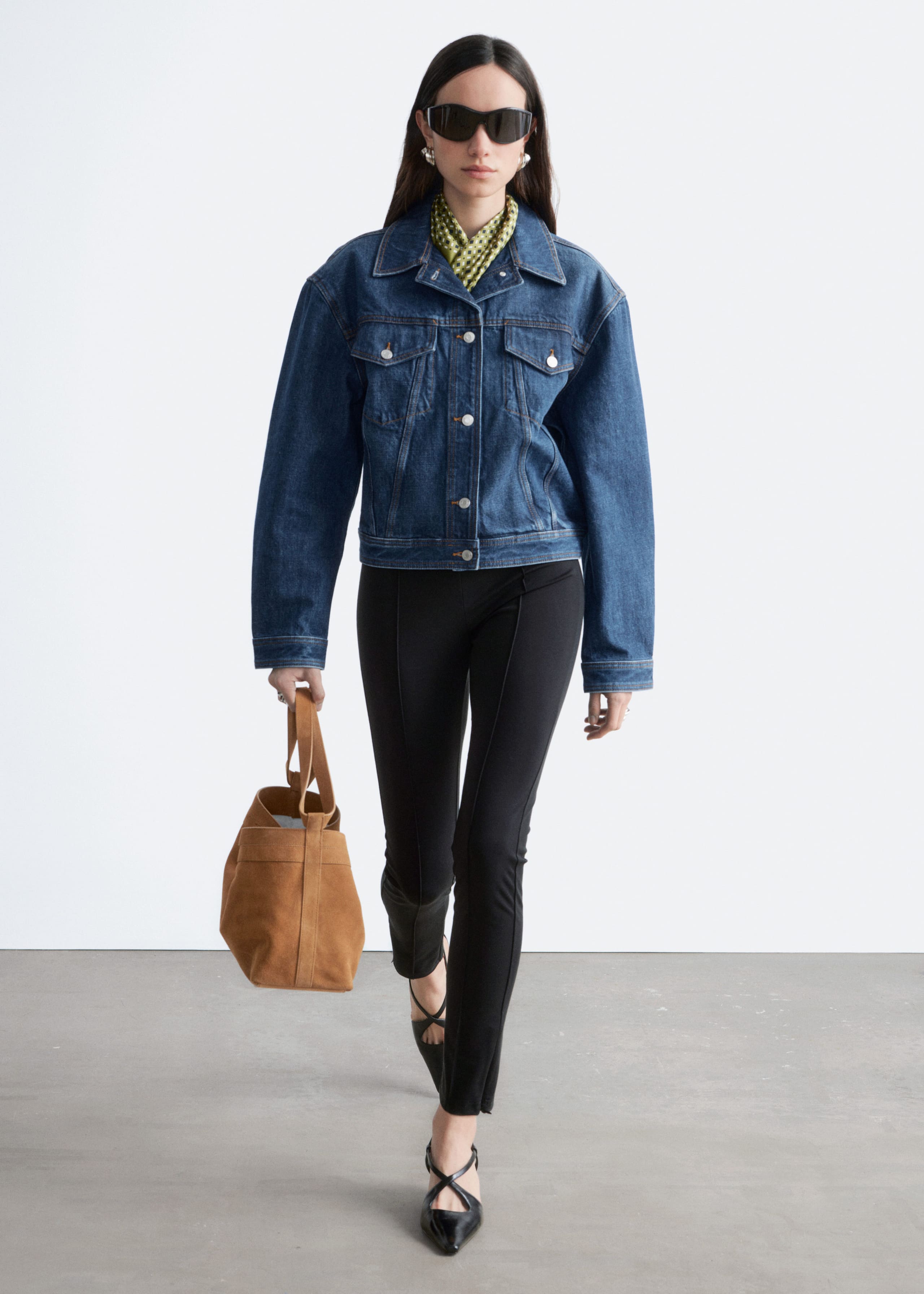 Image of Krótka kurtka z denimu