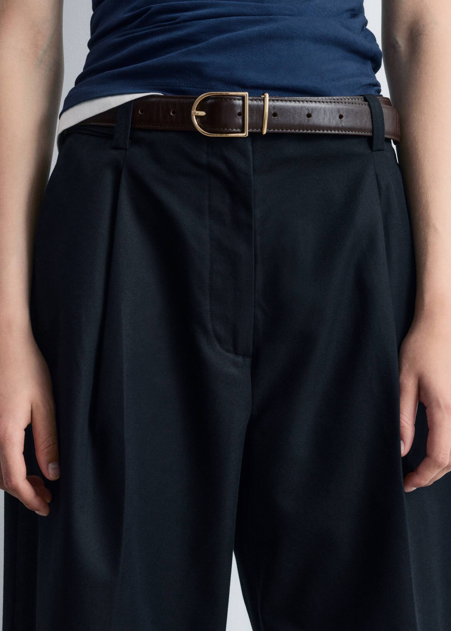 Hose mit Bügelfalten und schmal zulaufendem Bein - Schwarz/Beige - 4