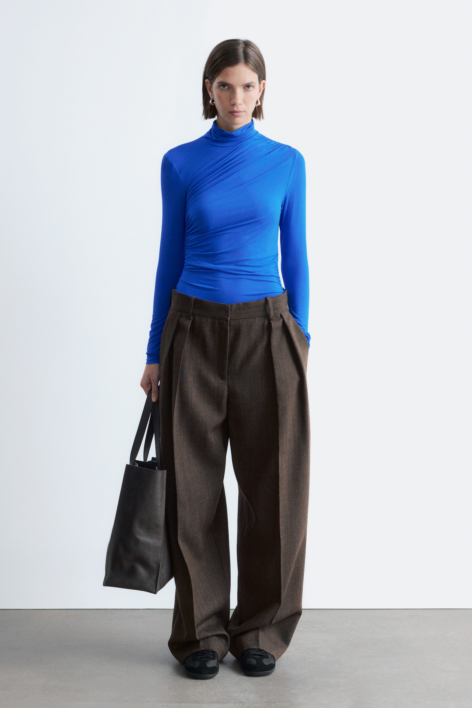 Dolcevita drappeggiato - Blu brillante/Giallo/Rosso - 4