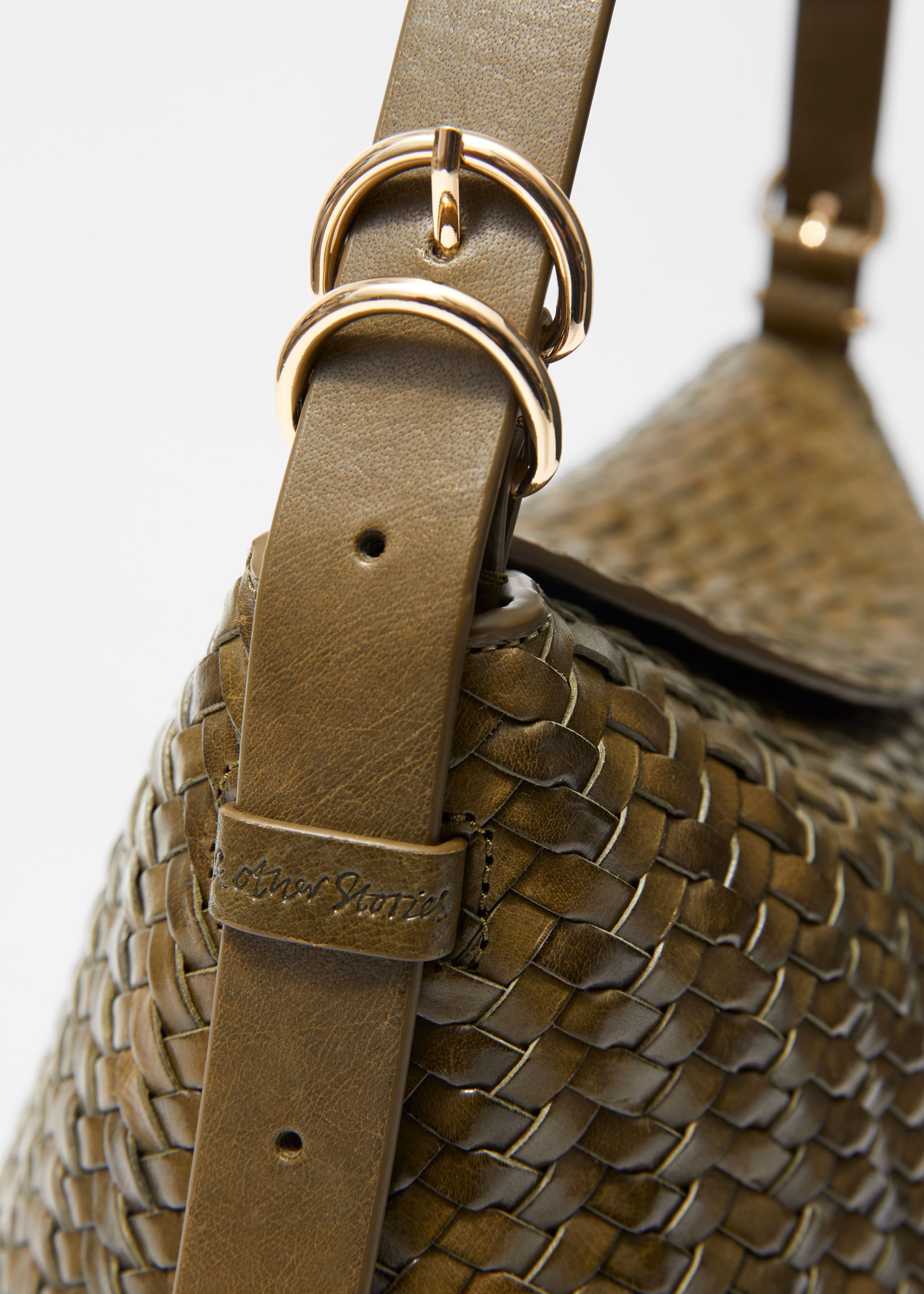 Borsa a spalla grande intrecciata - {{variantName}} - Descrizione dettagliata