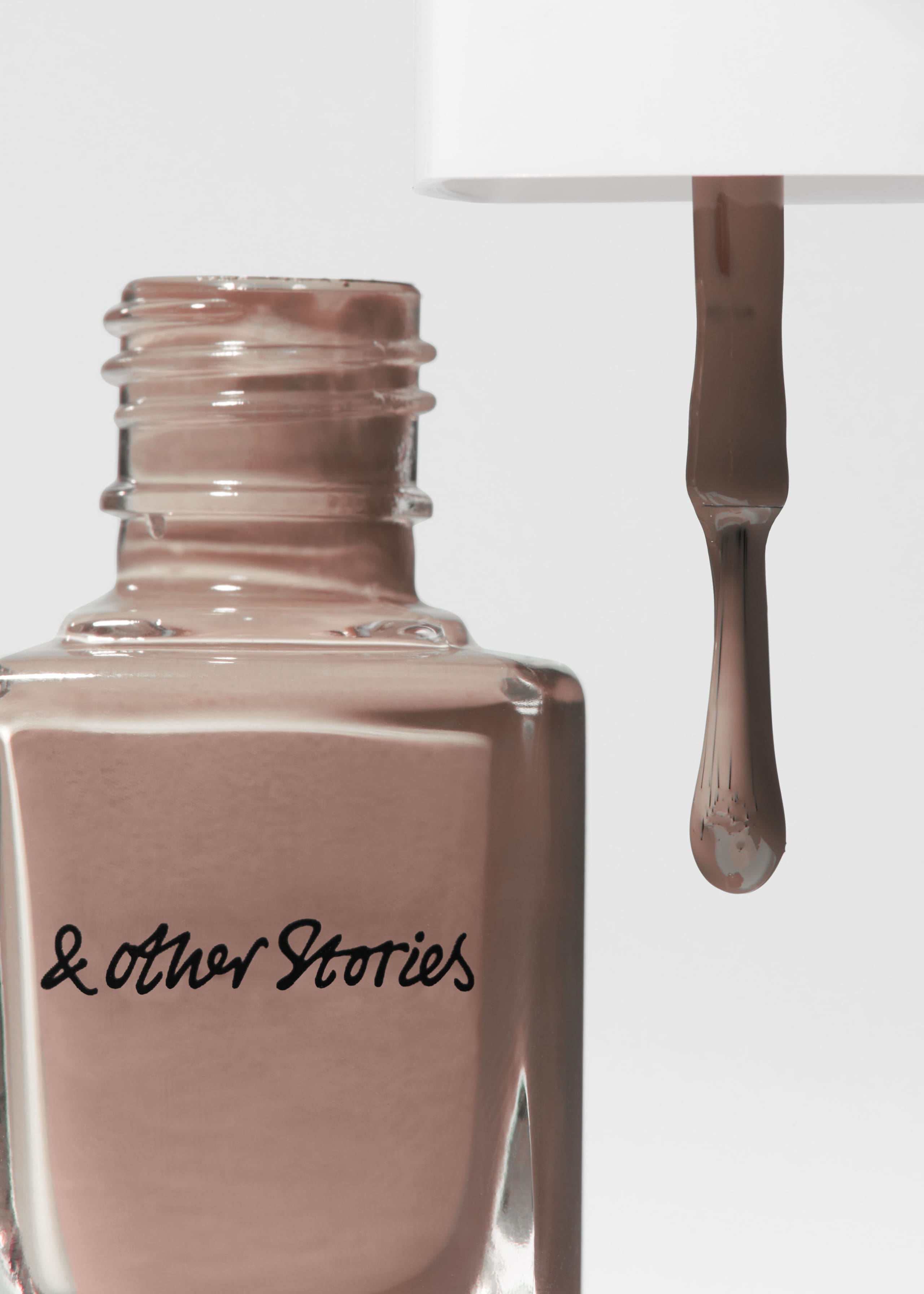 Nail Colour - {{variantName}} - Descriptive Detail