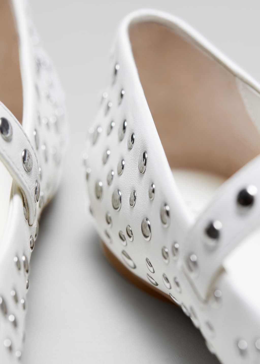 Image of Ballerines en cuir clouté