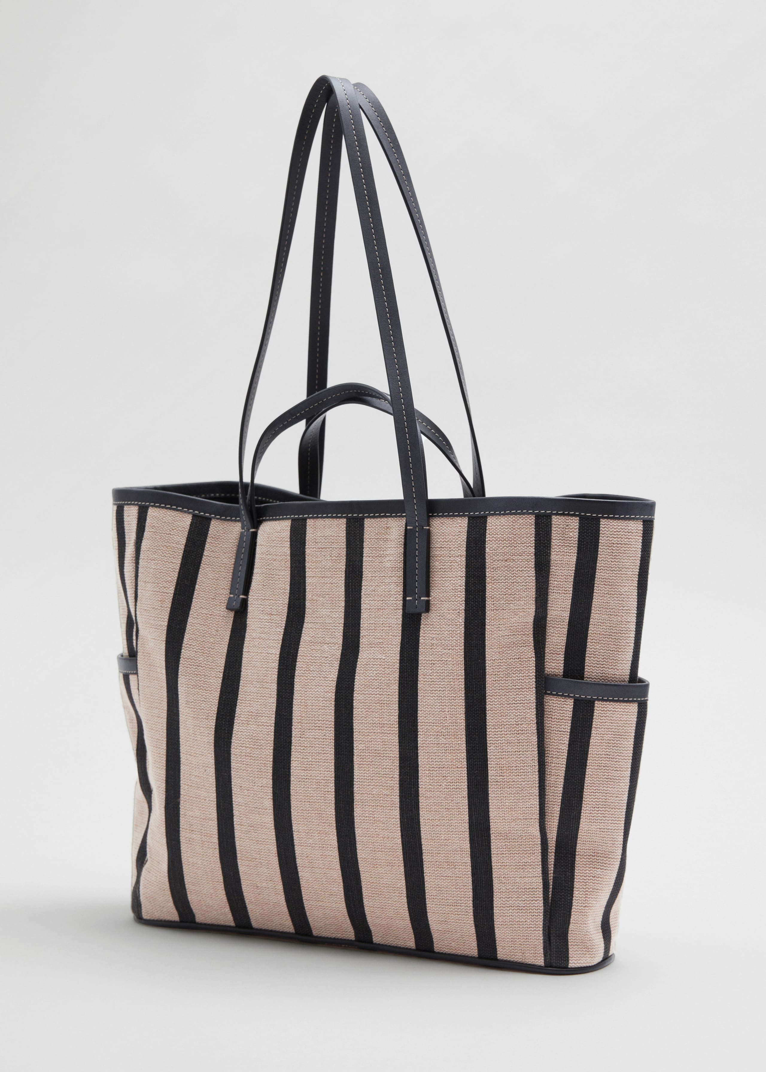 Große Canvas-Tragetasche mit Lederbesatz - Beige/Schwarz - Stillleben