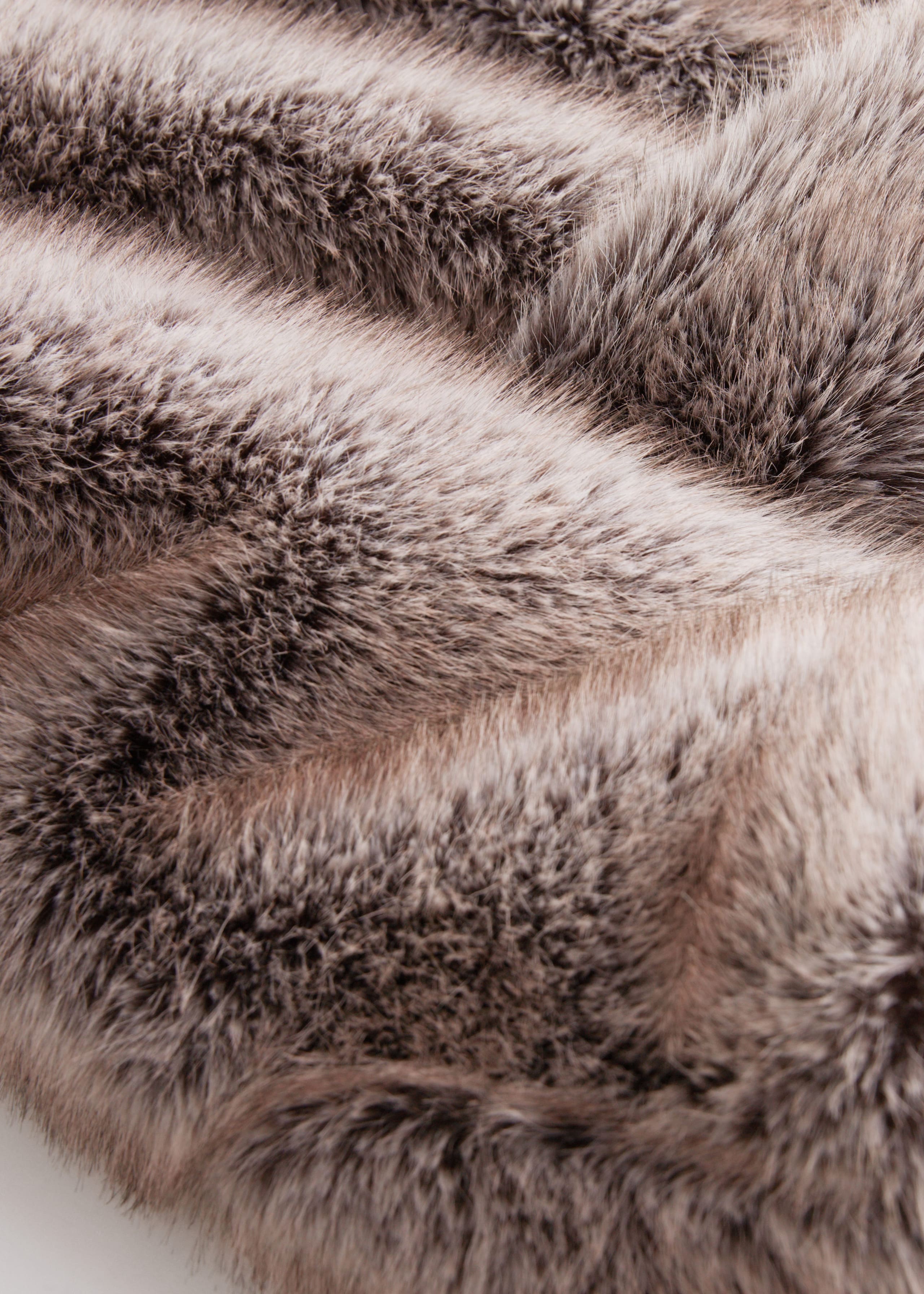 Image of Veste en fausse fourrure ceinturée