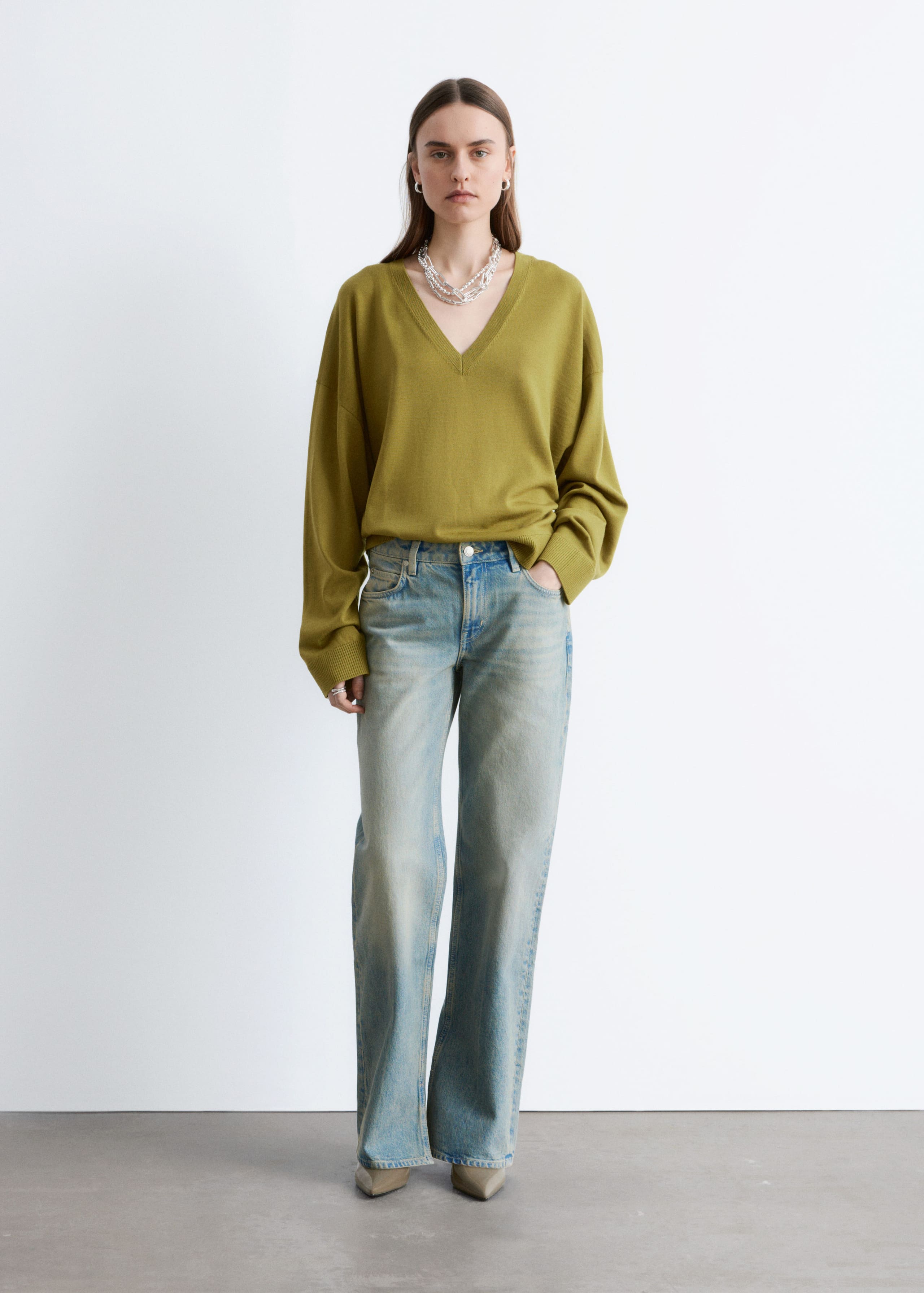 Image of Pull en laine à col en V