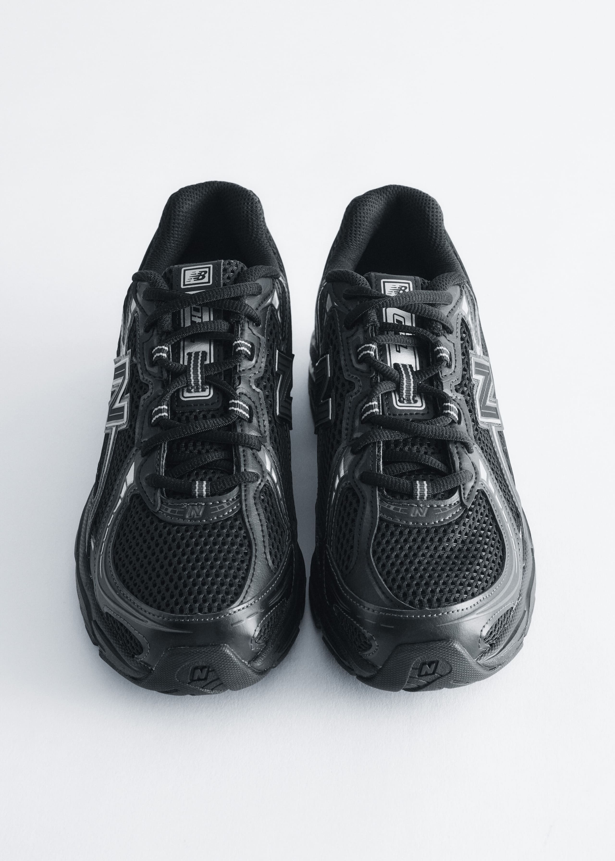 New Balance 740 Sneakers - Black - Still Life