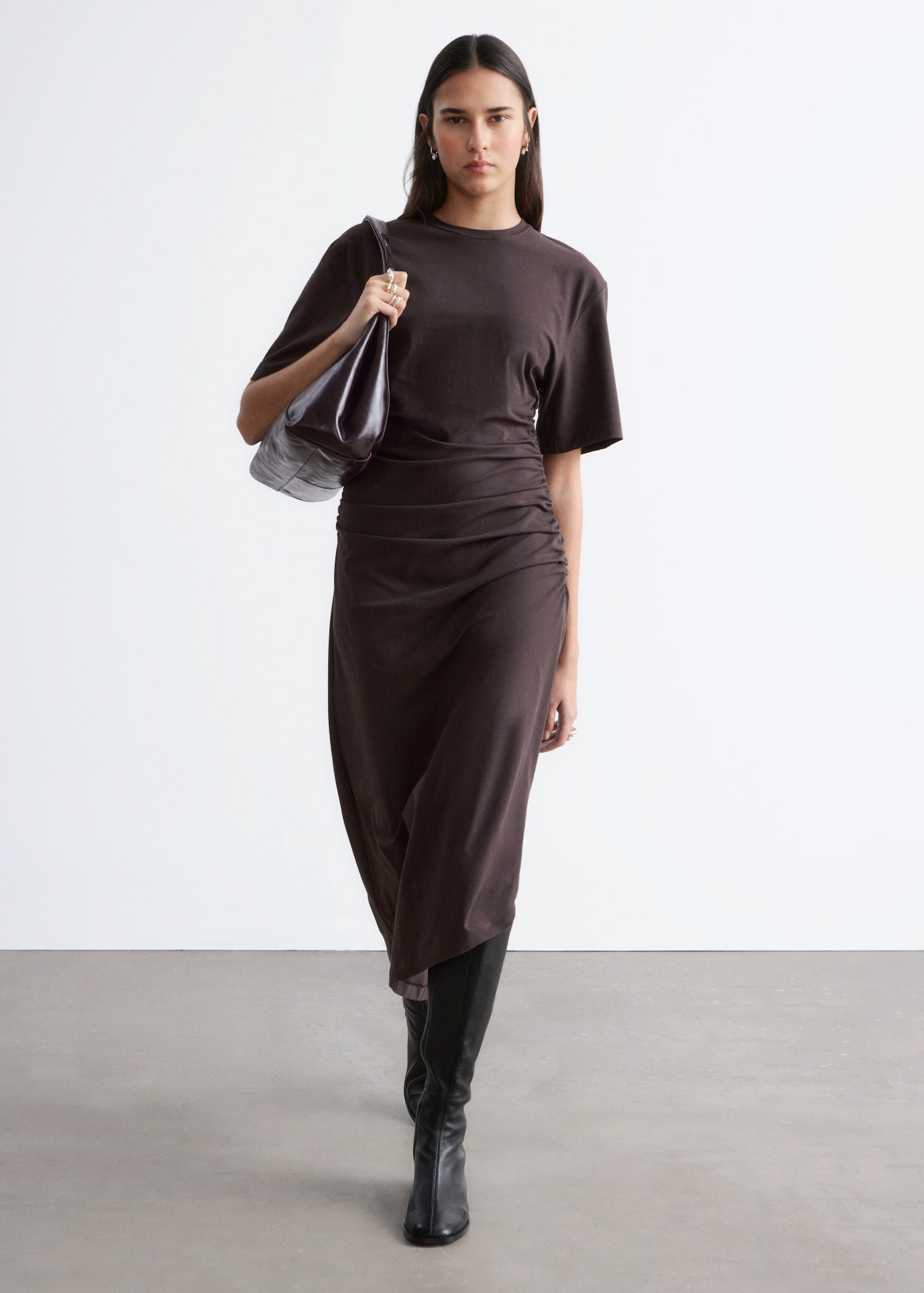 Robe T-shirt midi asymétrique - Marron foncé/Gris clair - 5
