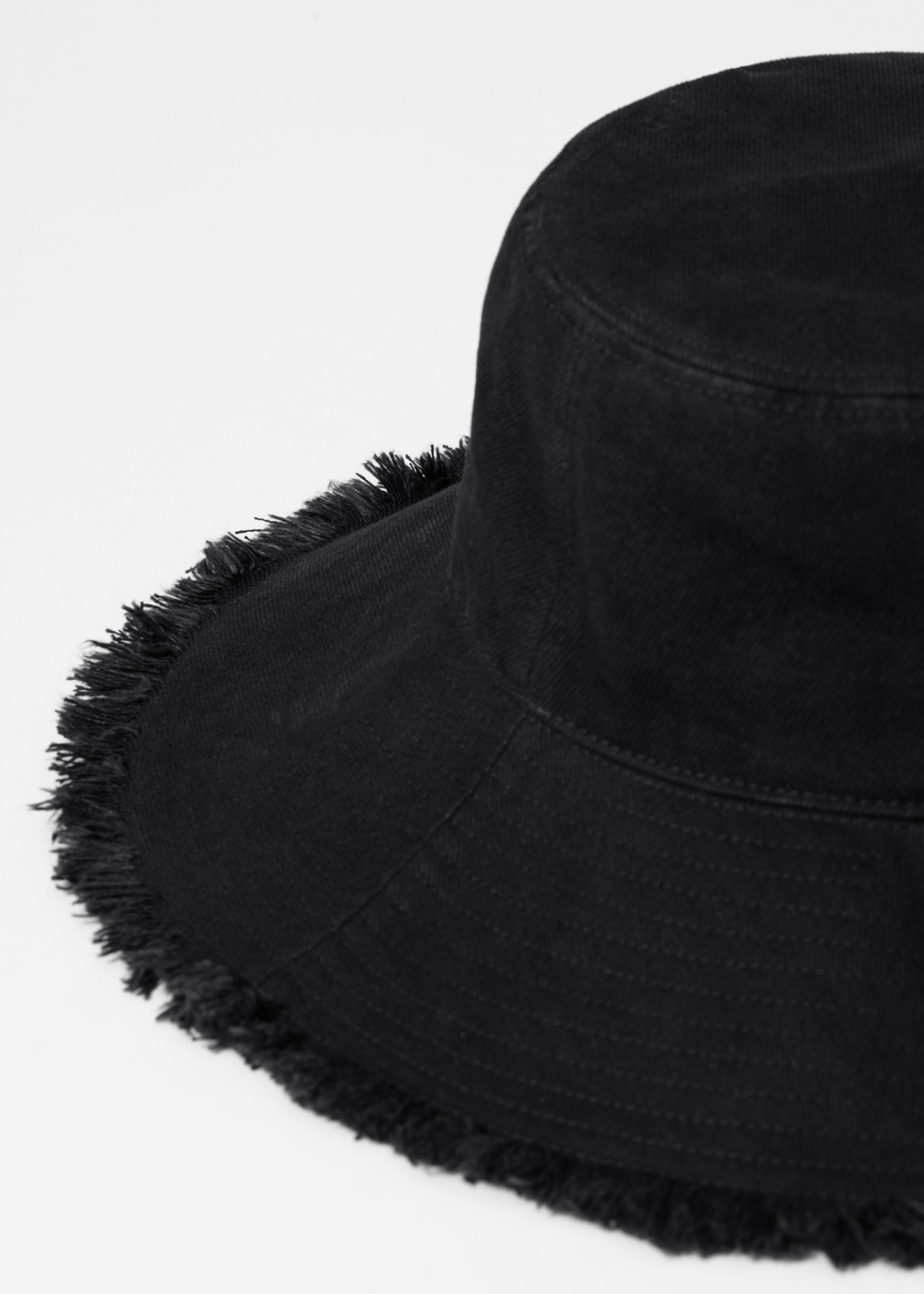 Image of Gorro de pescador con flecos