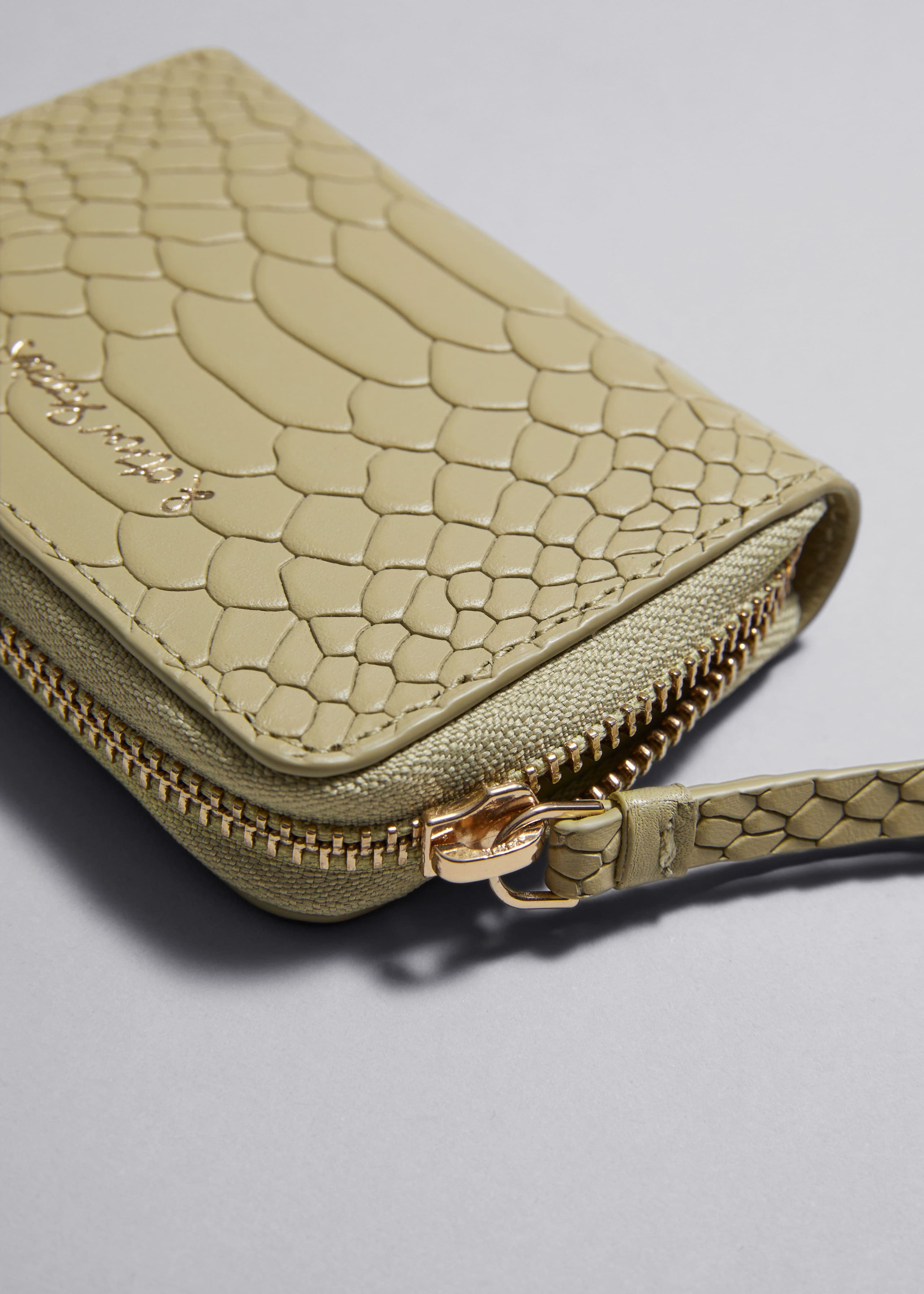 Cartera de piel con relieve de serpiente - {{variantName}} - Detalle descriptivo