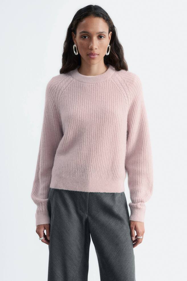 Pullover aus Mohairmischung - Hellrosa/Dunkelrot - 1