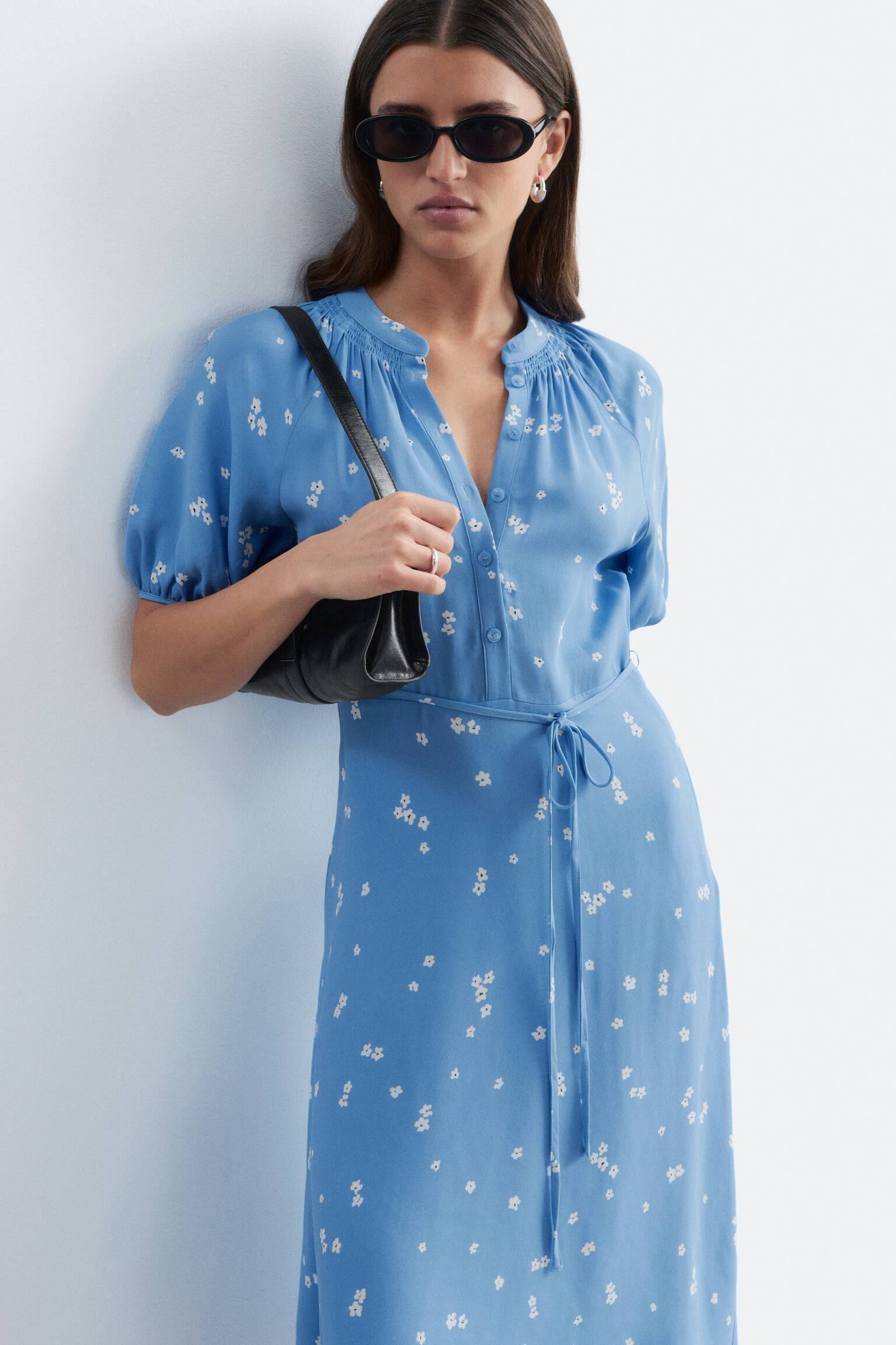 Midikjole med knyting i midjen-Blå/blomster - 3