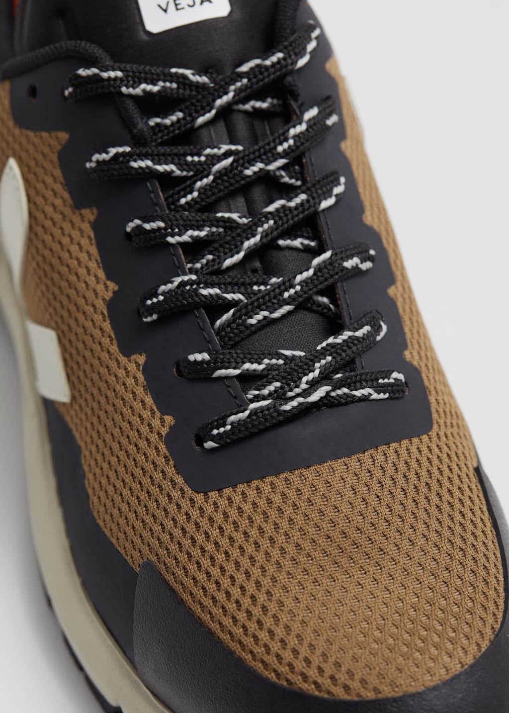VejaDekkanSneakers - {{variantName}} - Beschreibendes Detail