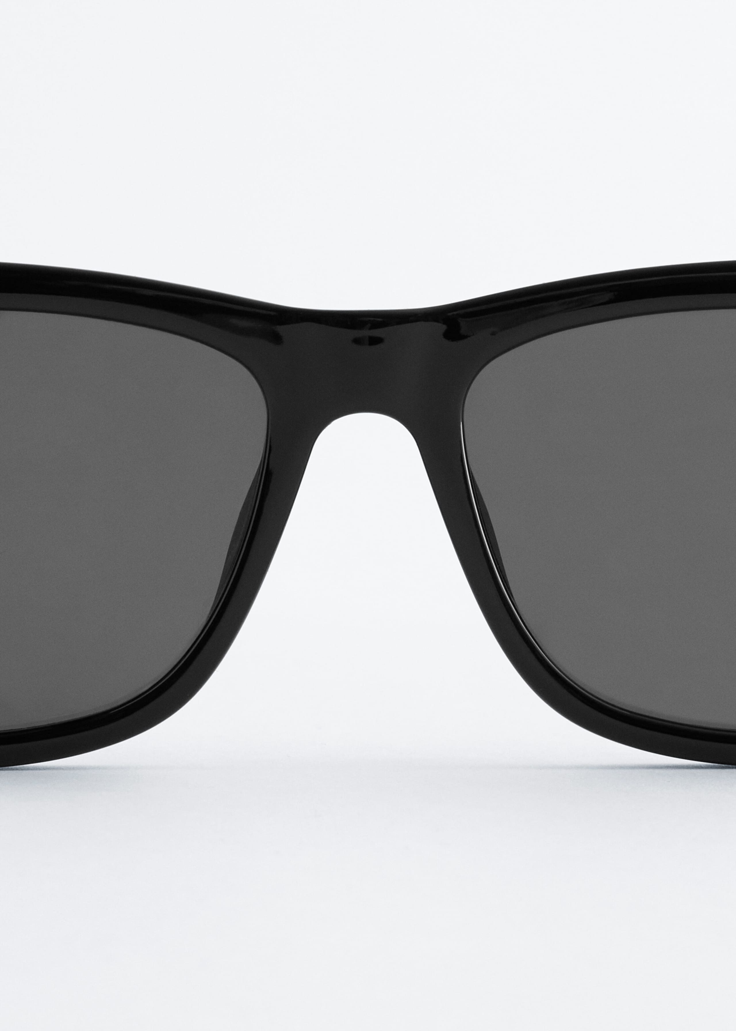 Square Sunglasses - {{variantName}} - Descriptive Detail