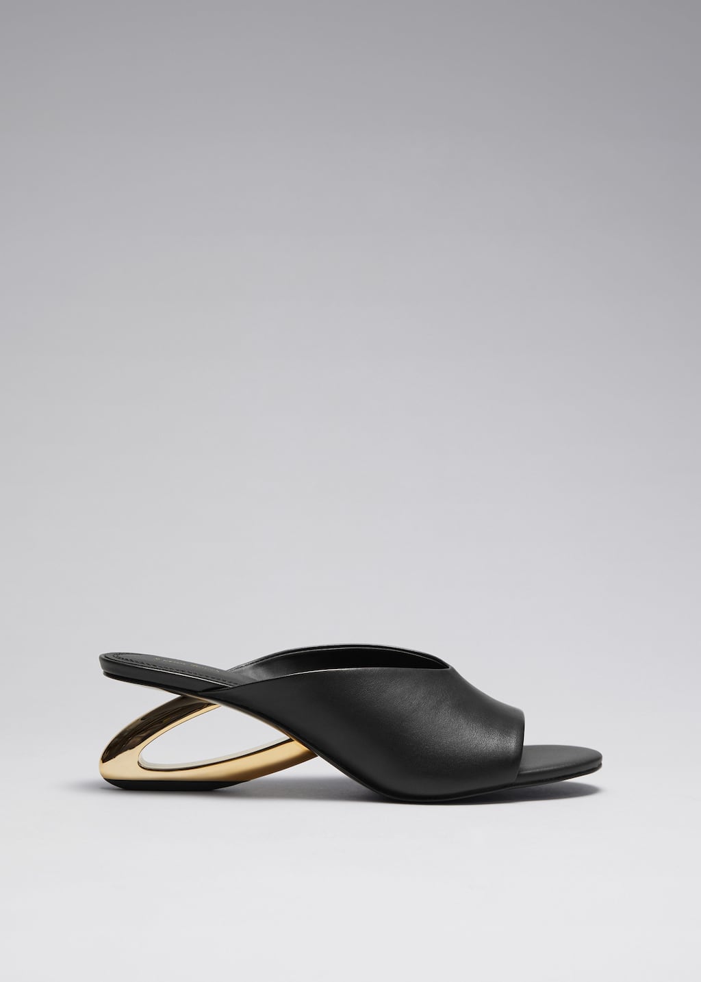 Mules à talons dorés