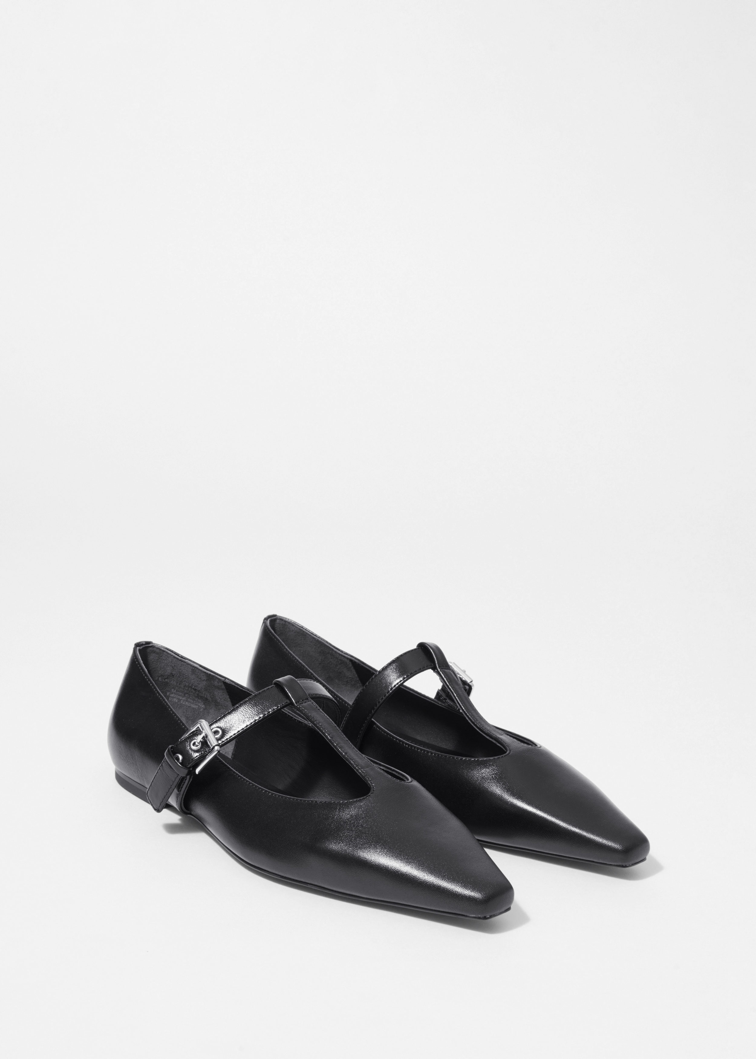 Image of Flache Ballerinas aus Leder mit T-Riemen