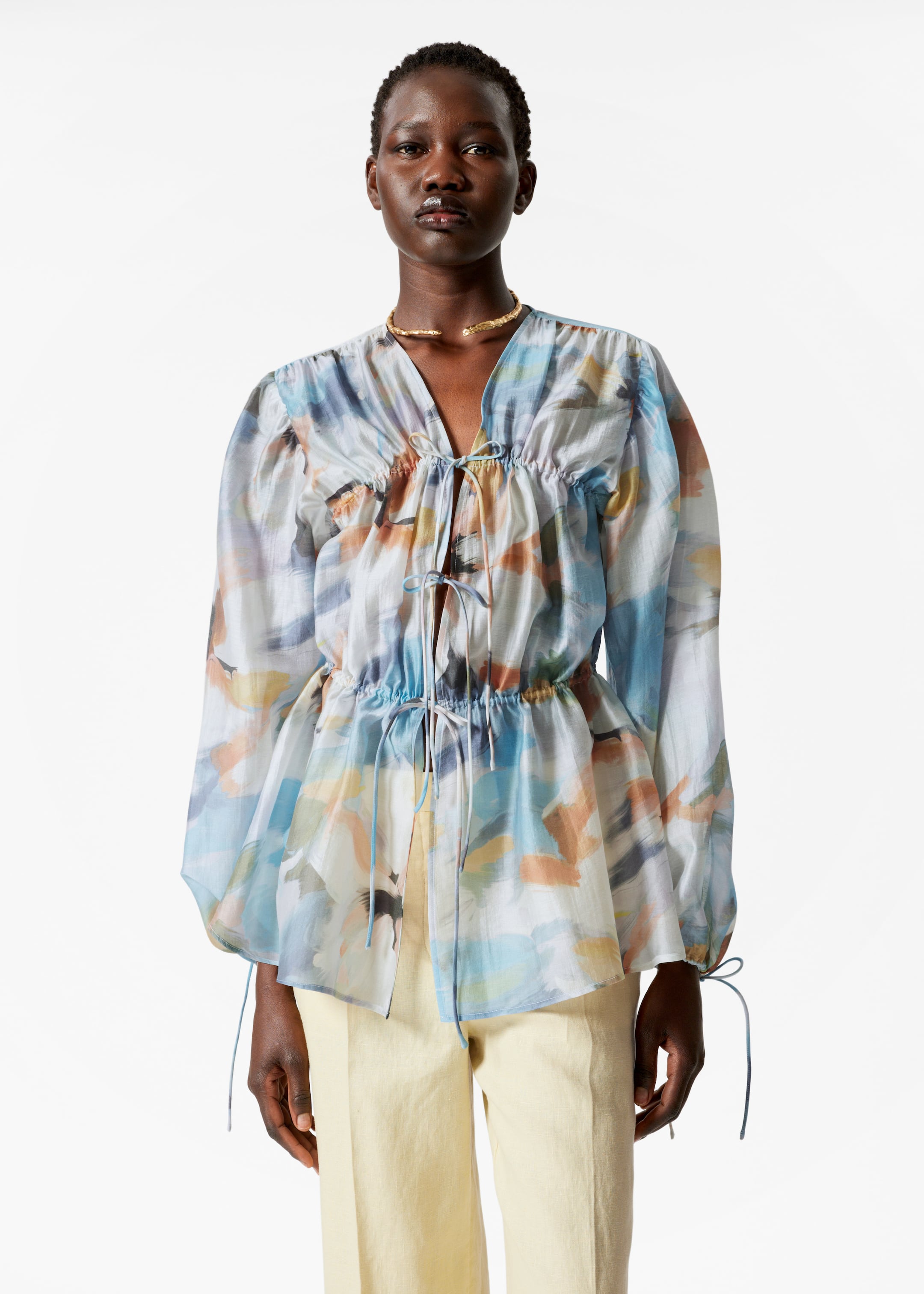 Visualizza immagine più grande: Blusa con ruche e coulisse - Motivo con pennellate blu - DONNA | H&M IT 1