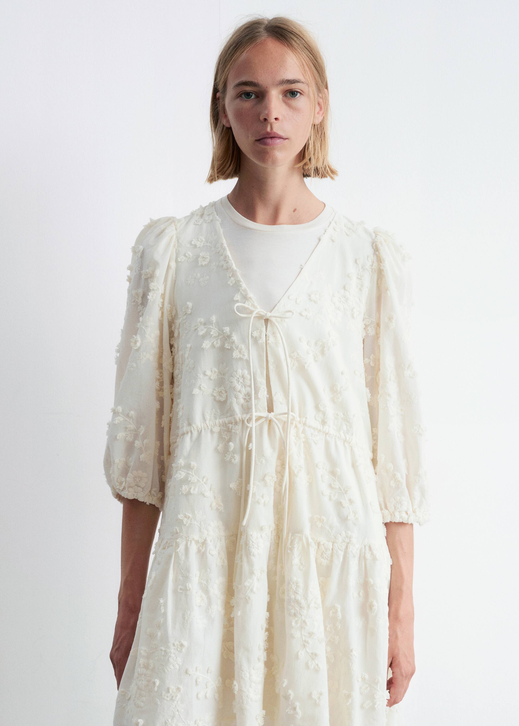 Zobrazit větší obrázek: Vyšívané mini šaty - Krémová - ŽENY | H&M CZ 2