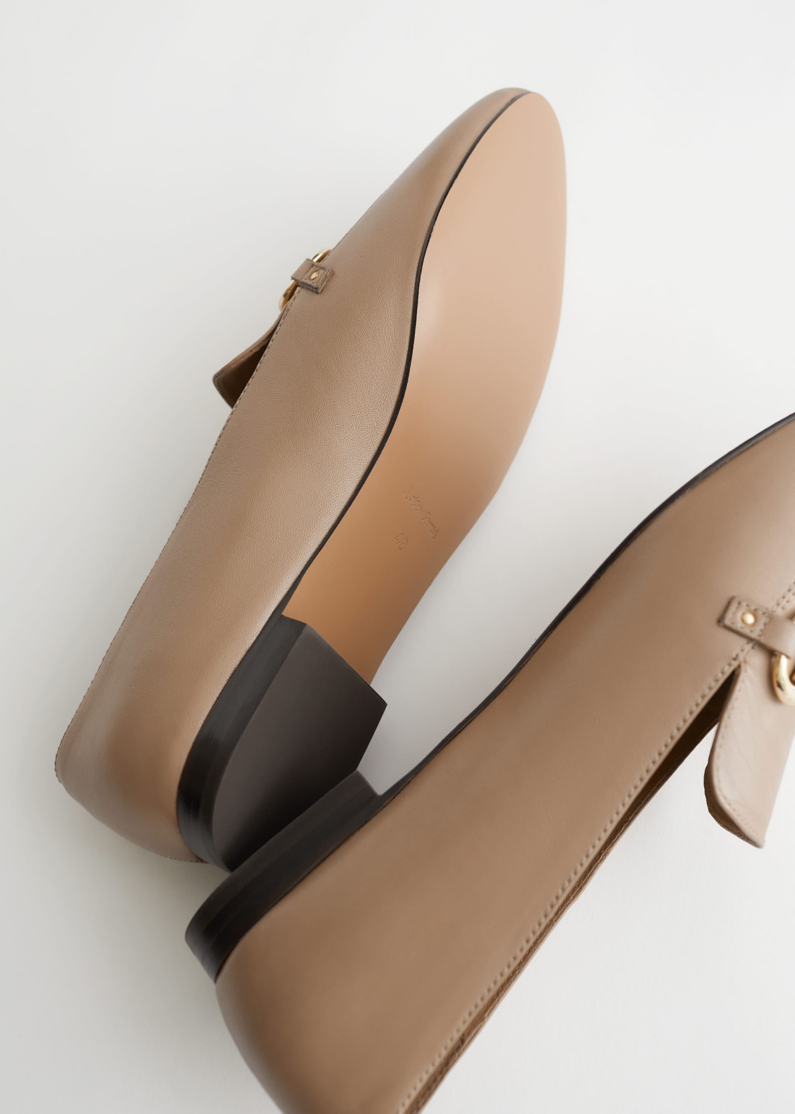 Image of Półbuty z jeździecką klamrą