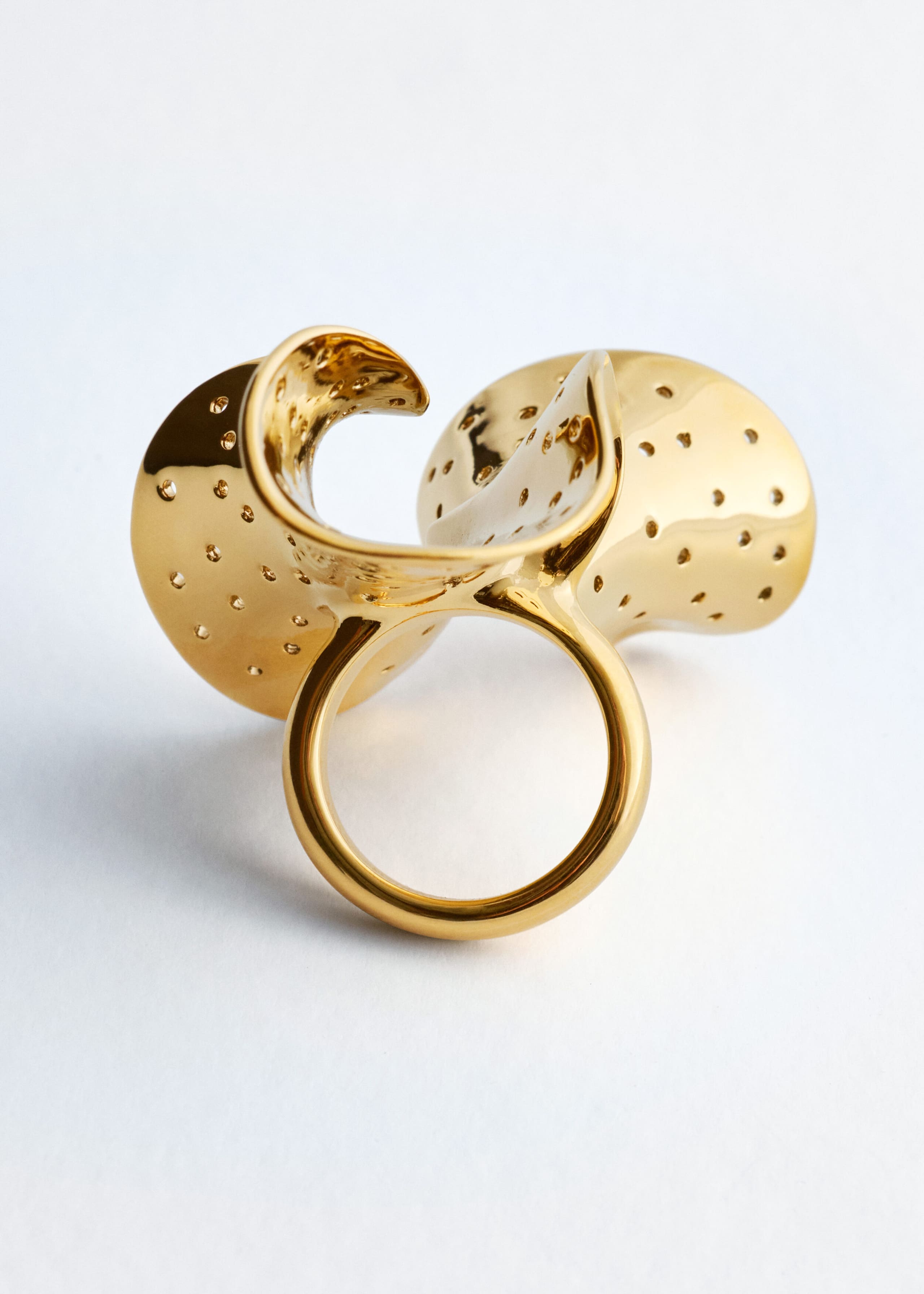 Bague sculpturale en laiton - {{variantName}} - Descriptive Detail
