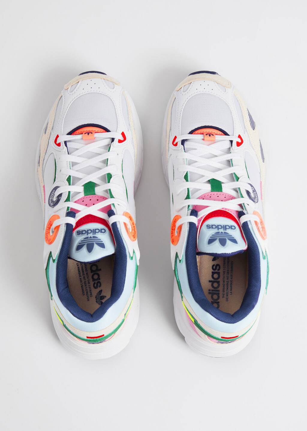 AdidasAstirSneakers - Cloud White/Green/Bliss Orange - Bodegón