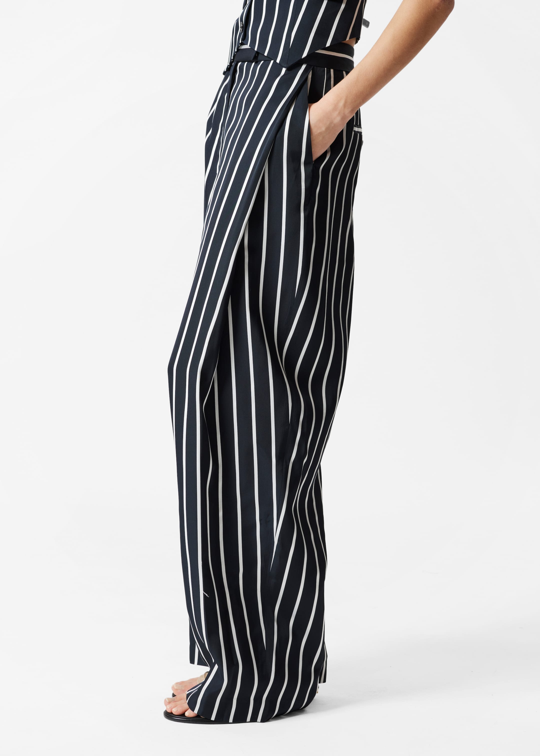 Ingrandisci l'immagine: Deep Pleat Tailored Trousers - Navy Stripes - DONNA | H&M CH 3