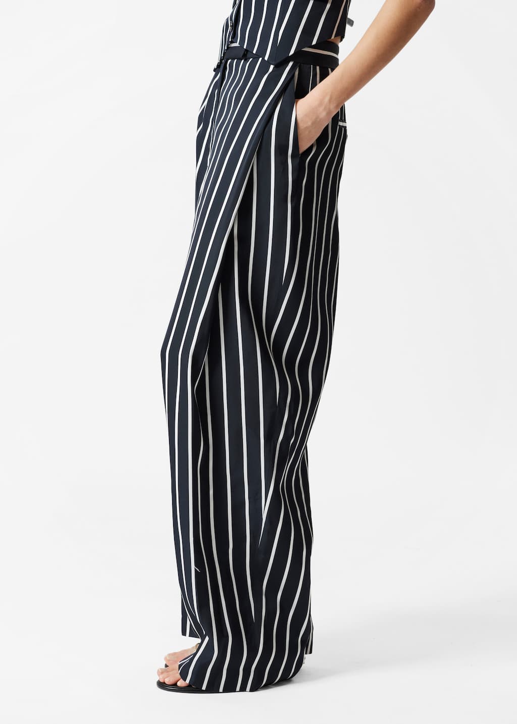 Image of Pantalon habillé à plis marqués