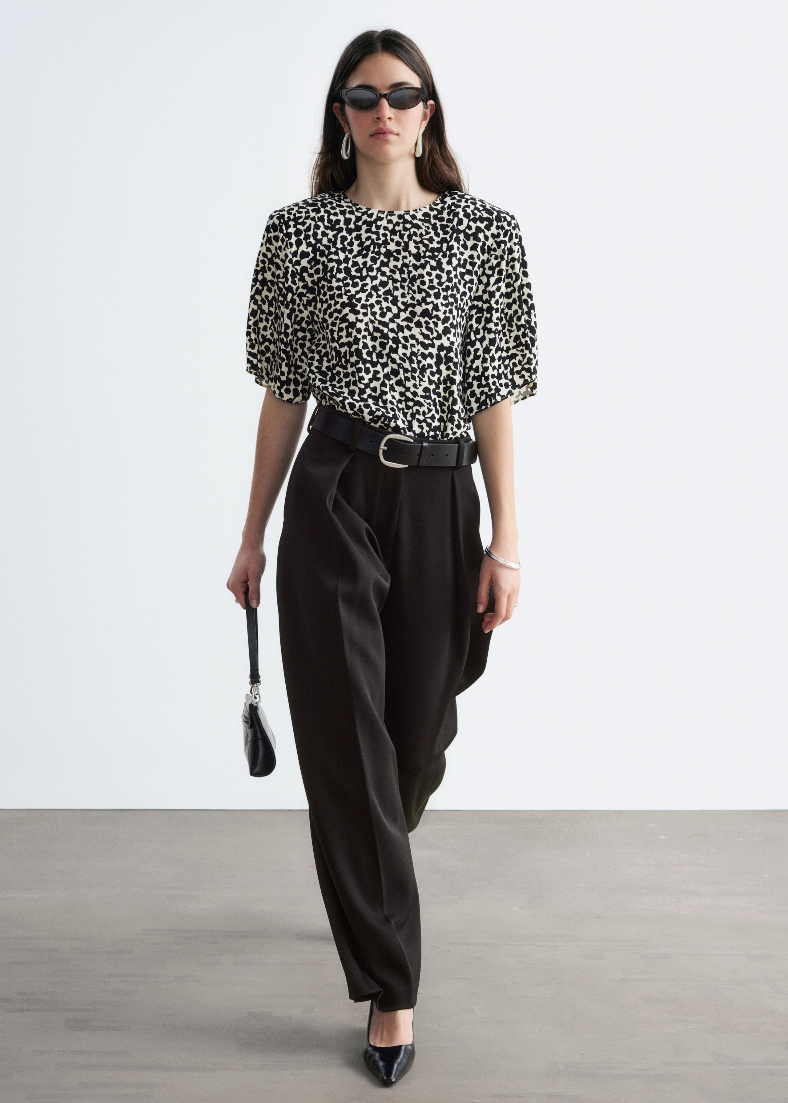 Pleated Side Slim Blouse - Black/White - Lookbook