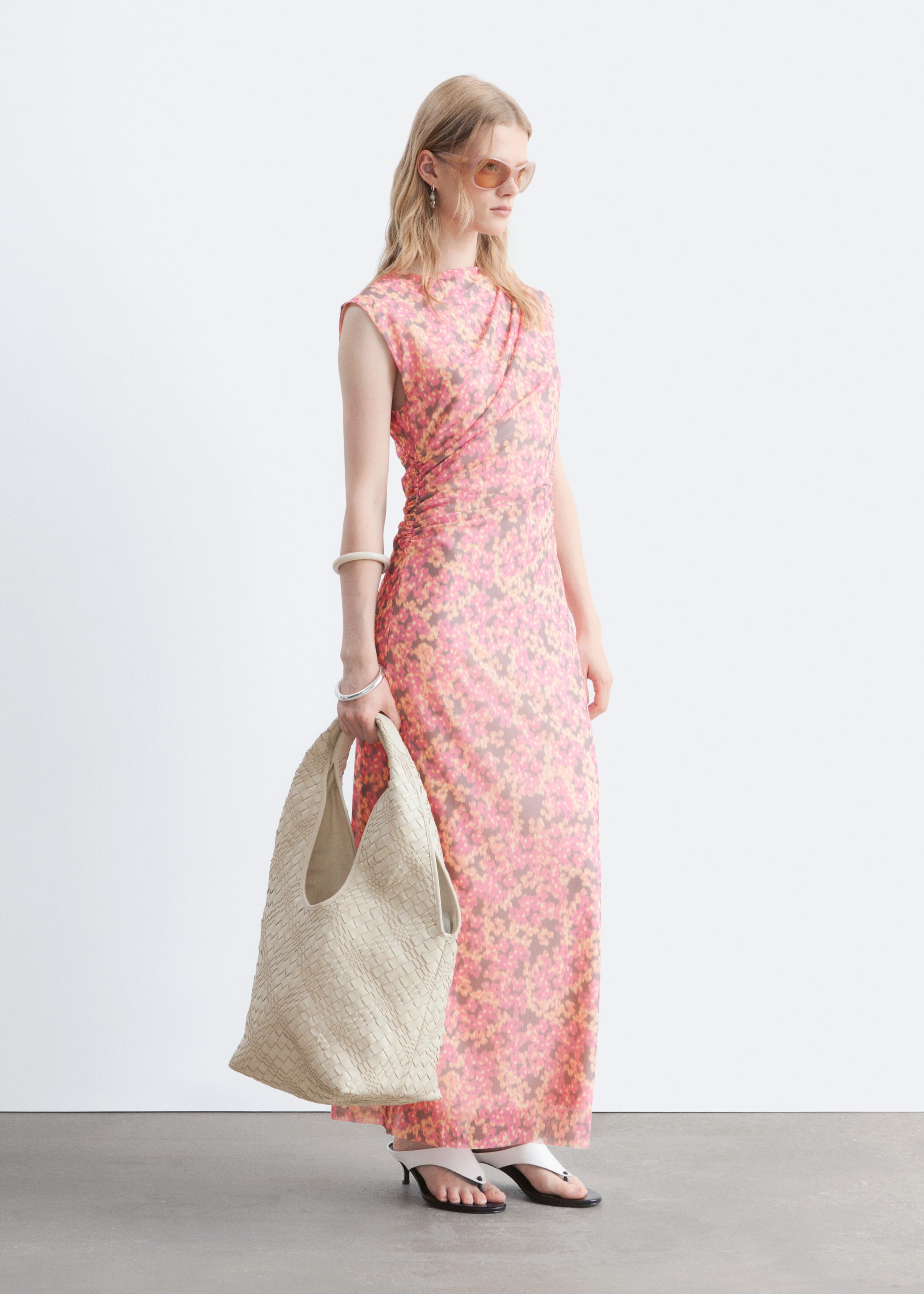 Ärmelloses, drapiertes Kleid - Dunkelbraun - Lookbook
