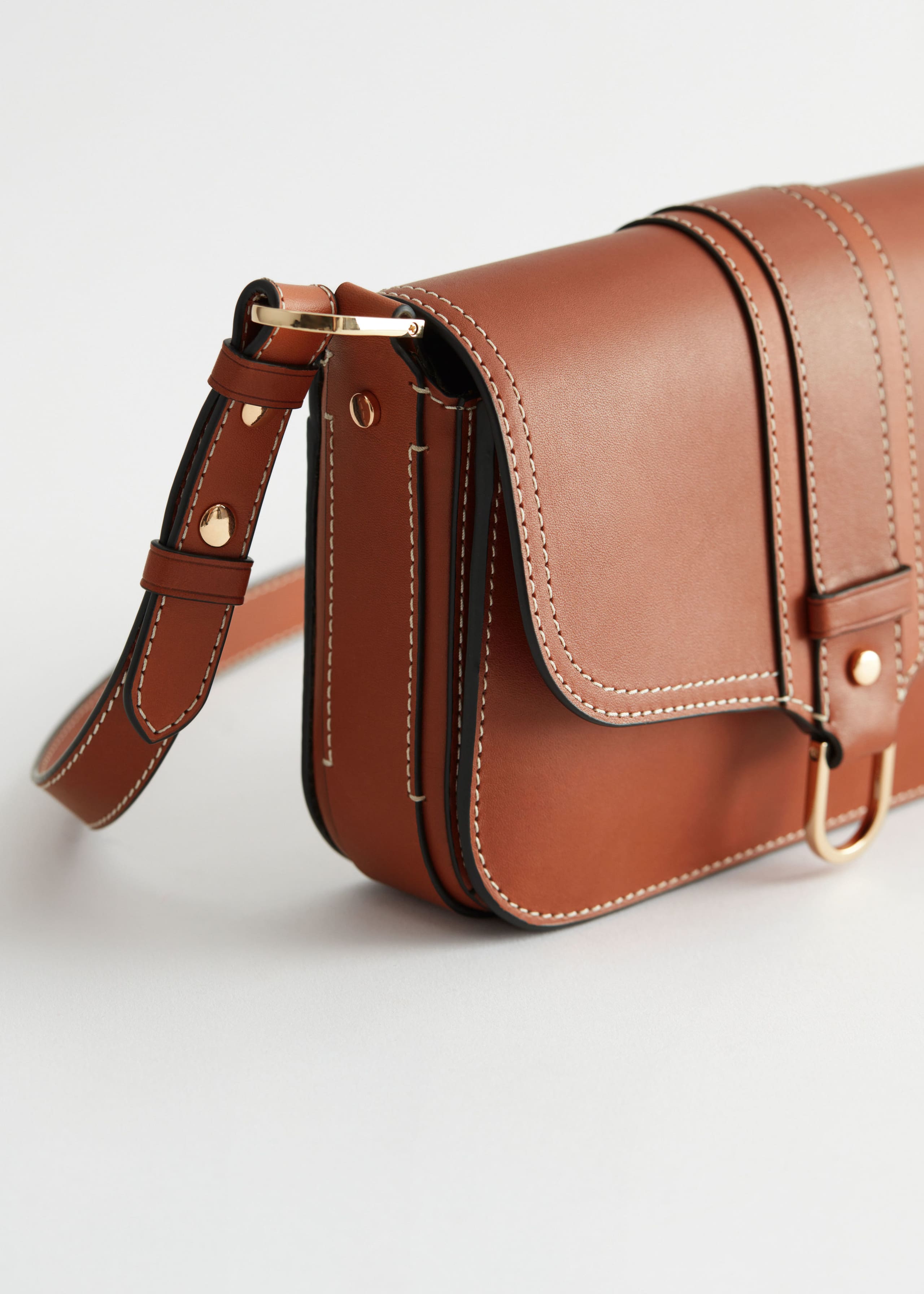 SoftLeatherCrossbodyBag - {{variantName}} - Descrizione dettagliata