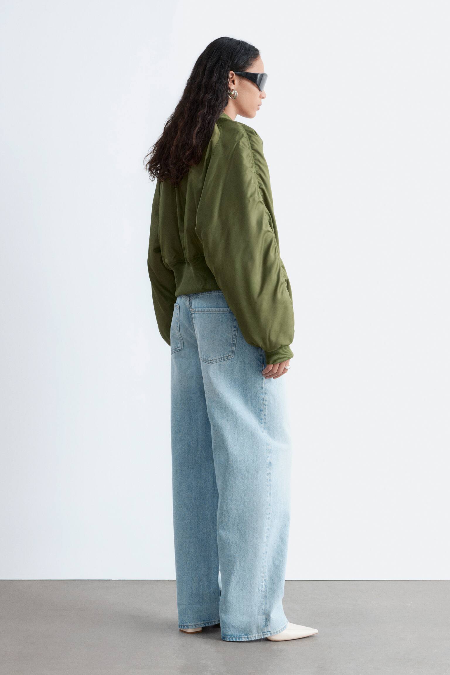 Barrel-Leg Jeans - 4