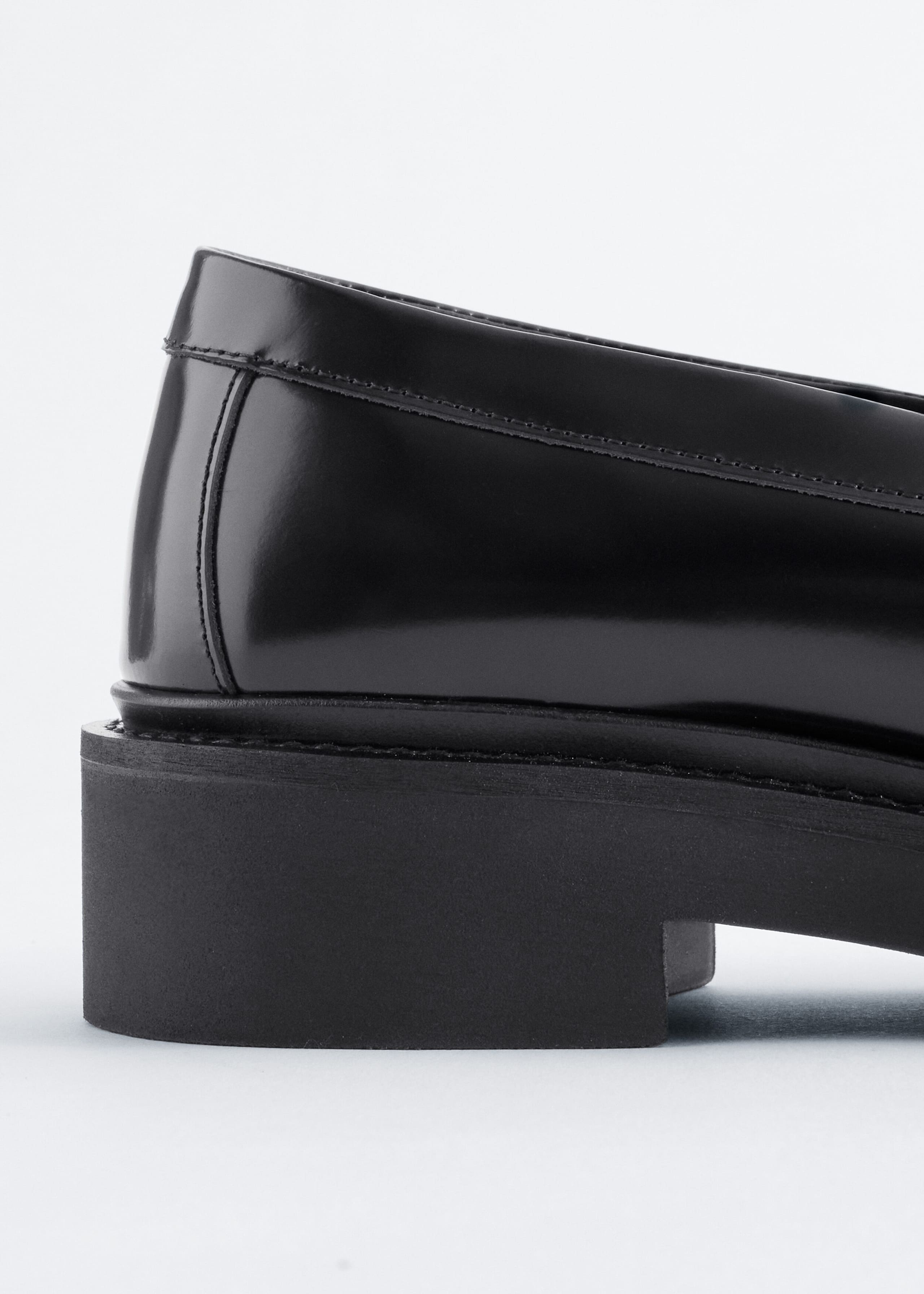 Loafer aus Leder mit Fransen - {{variantName}} - Beschreibendes Detail
