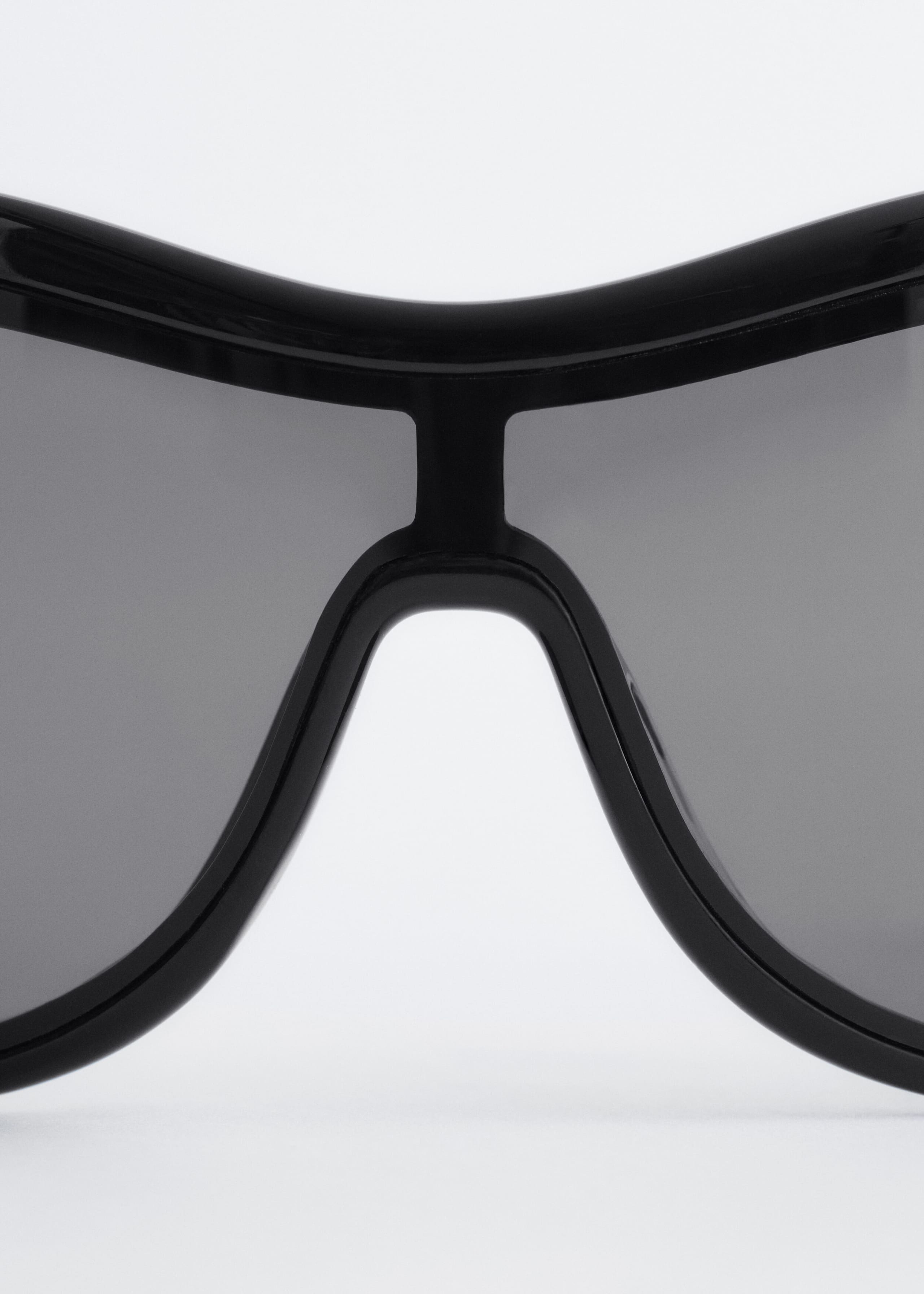 Bold Oval Frame Sunglasses - Transparent - Still Life