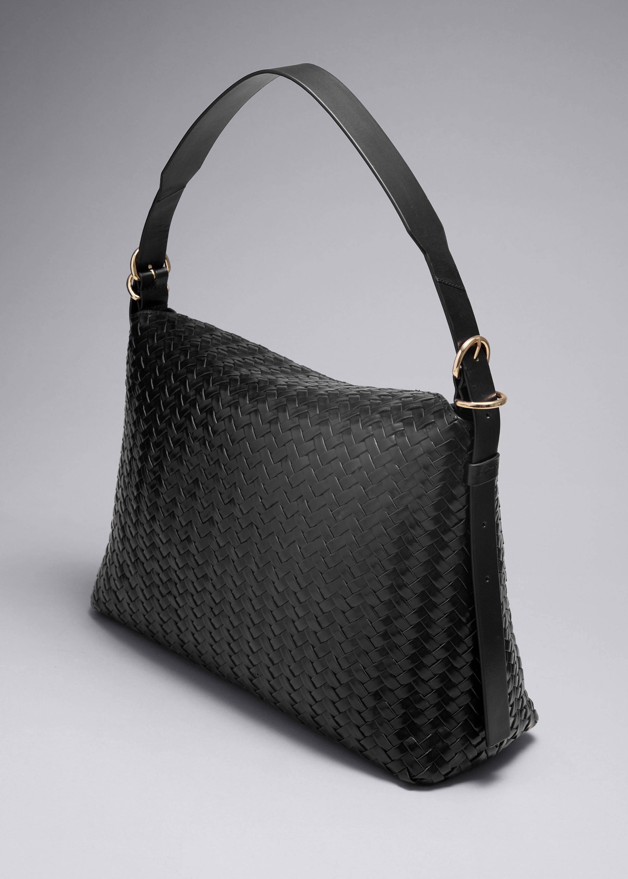 Große geflochtene Schultertasche - Schwarz - Stillleben