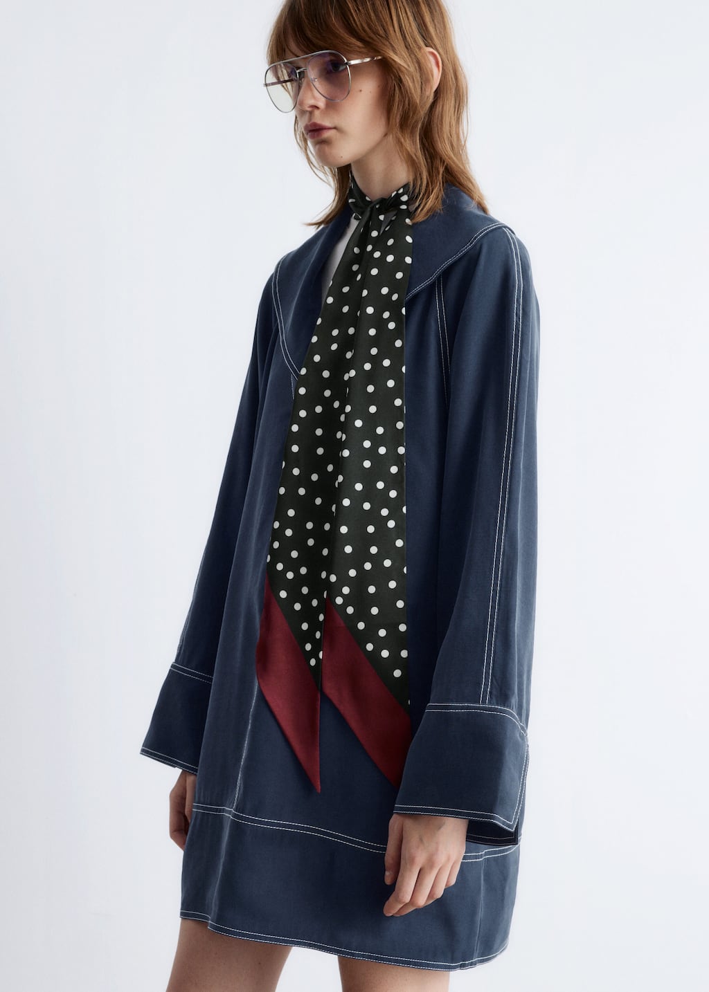 Schmales Tuch mit Polka-Dots - Blau gepunktet - Lookbook