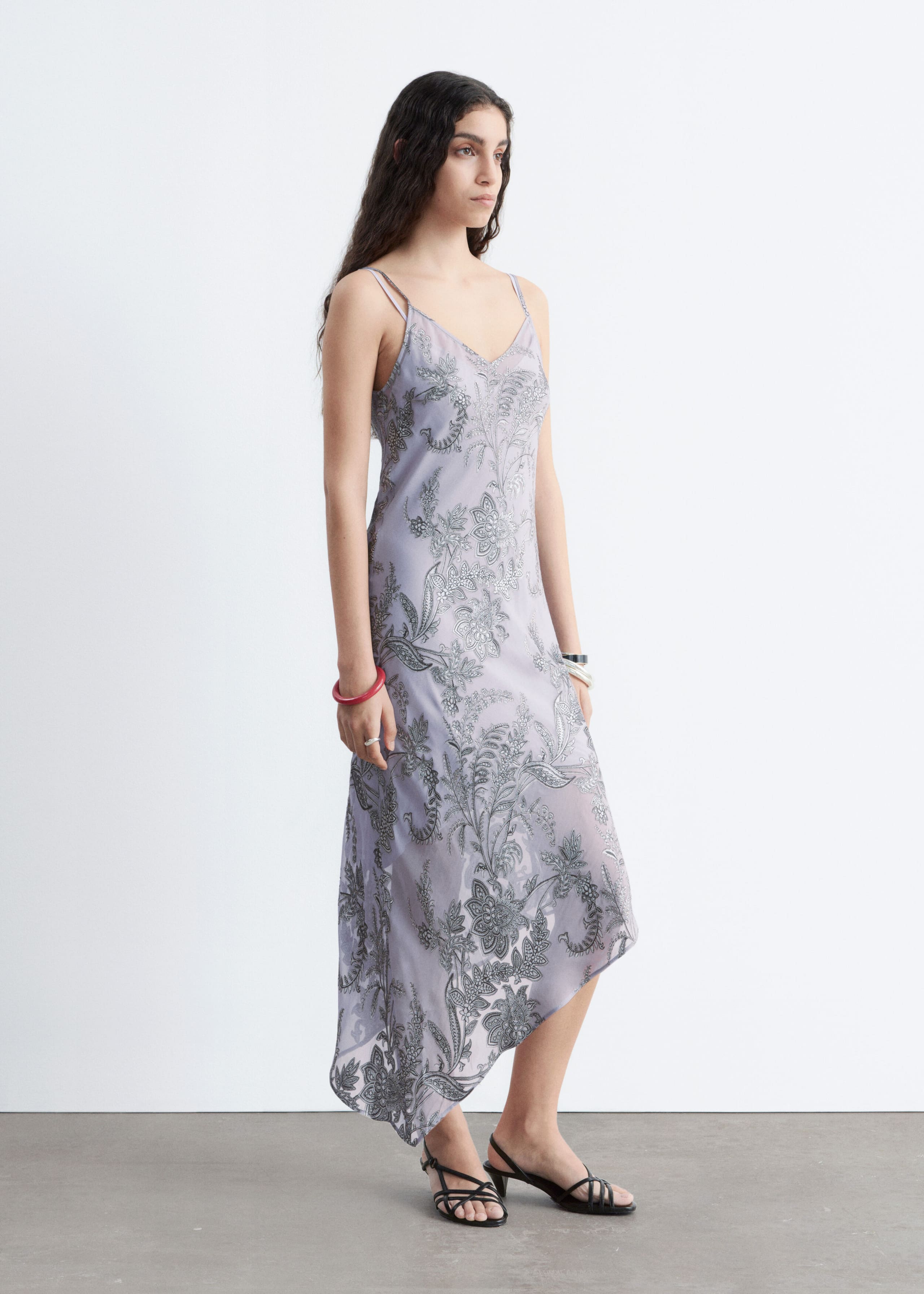 Image of Robe midi fleurie à bretelles