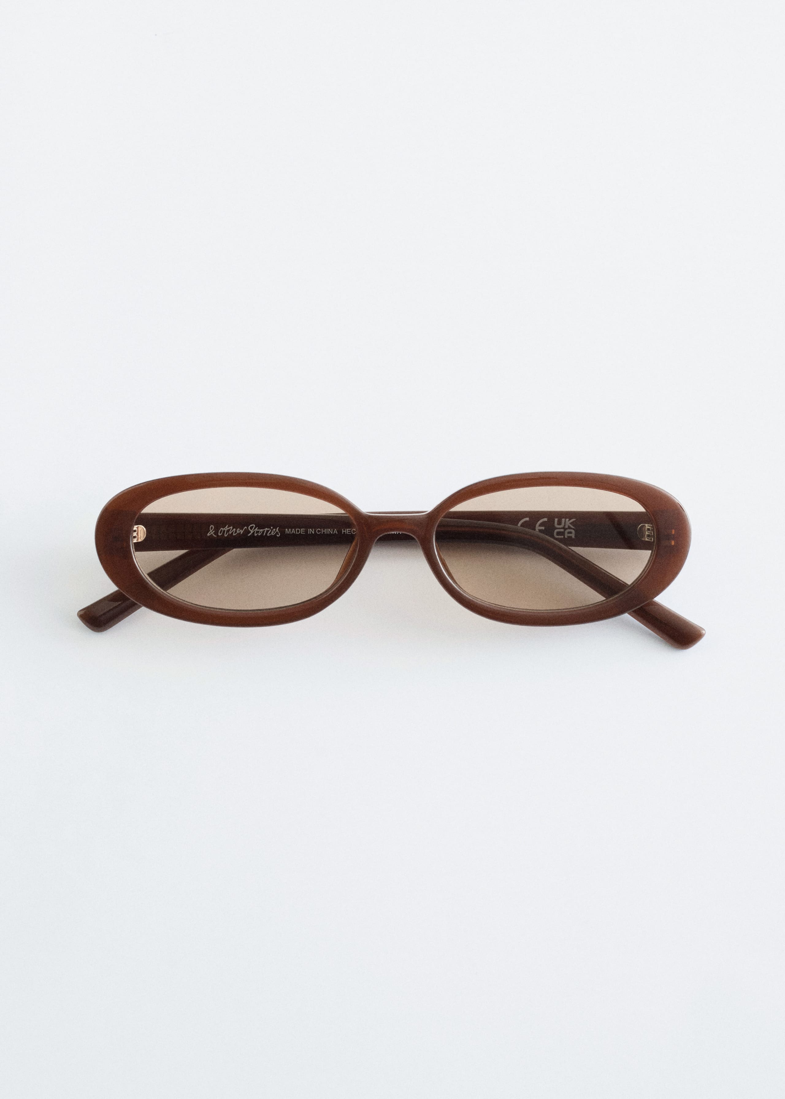 Image of Ovale Sonnenbrille mit schmalem Rahmen