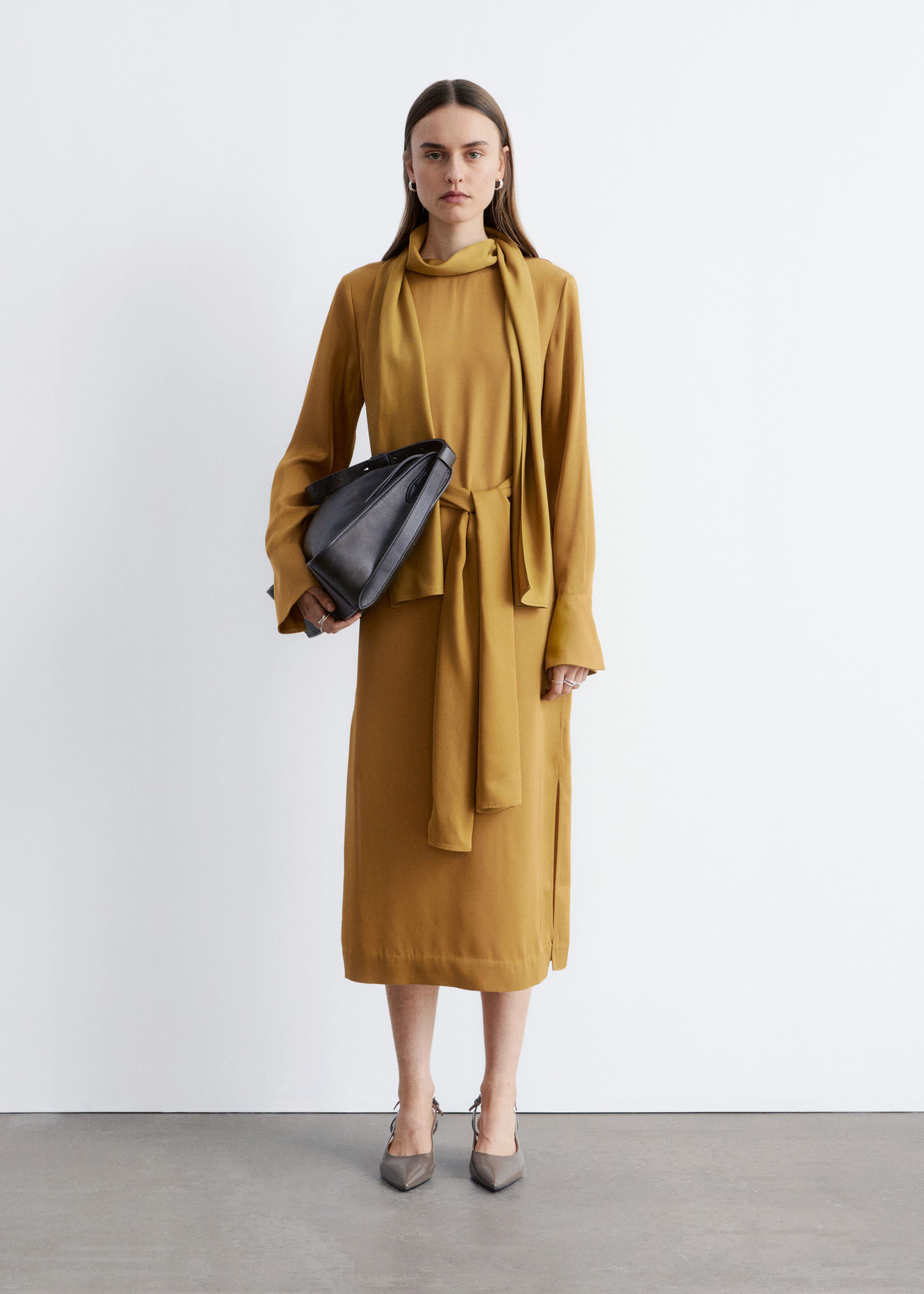 Image of Robe midi à écharpe