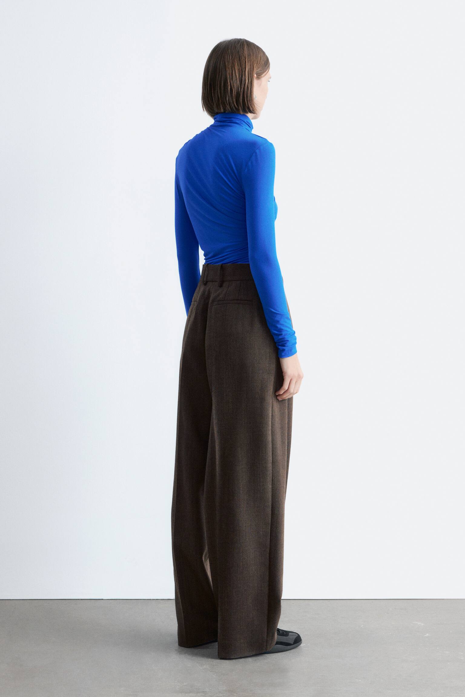 Dolcevita drappeggiato - Blu brillante/Giallo/Rosso - 7