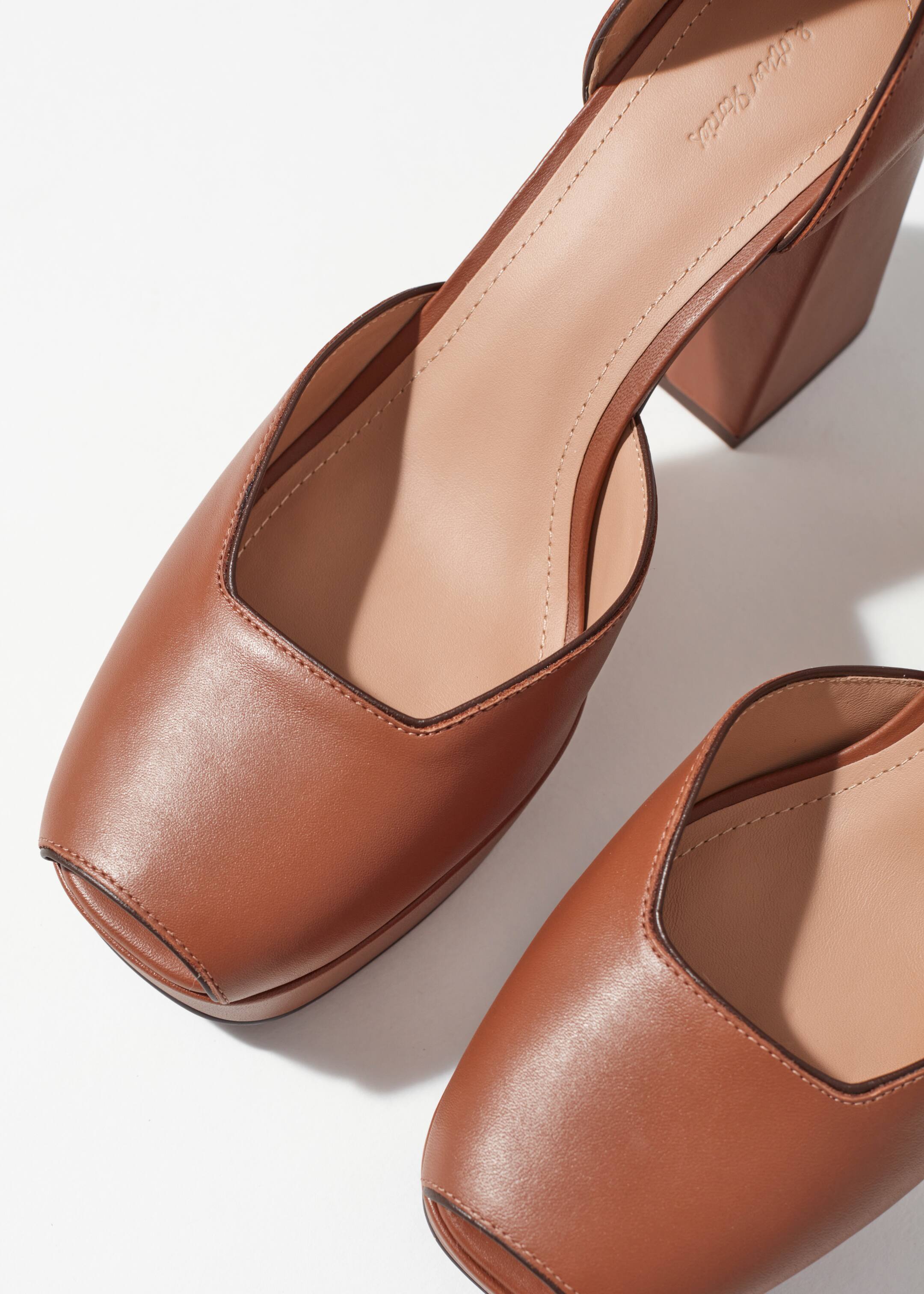 Zobrazit větší obrázek: Kožené sandály na platformě s podpatkem - koňaková - ŽENY | H&M CZ 4