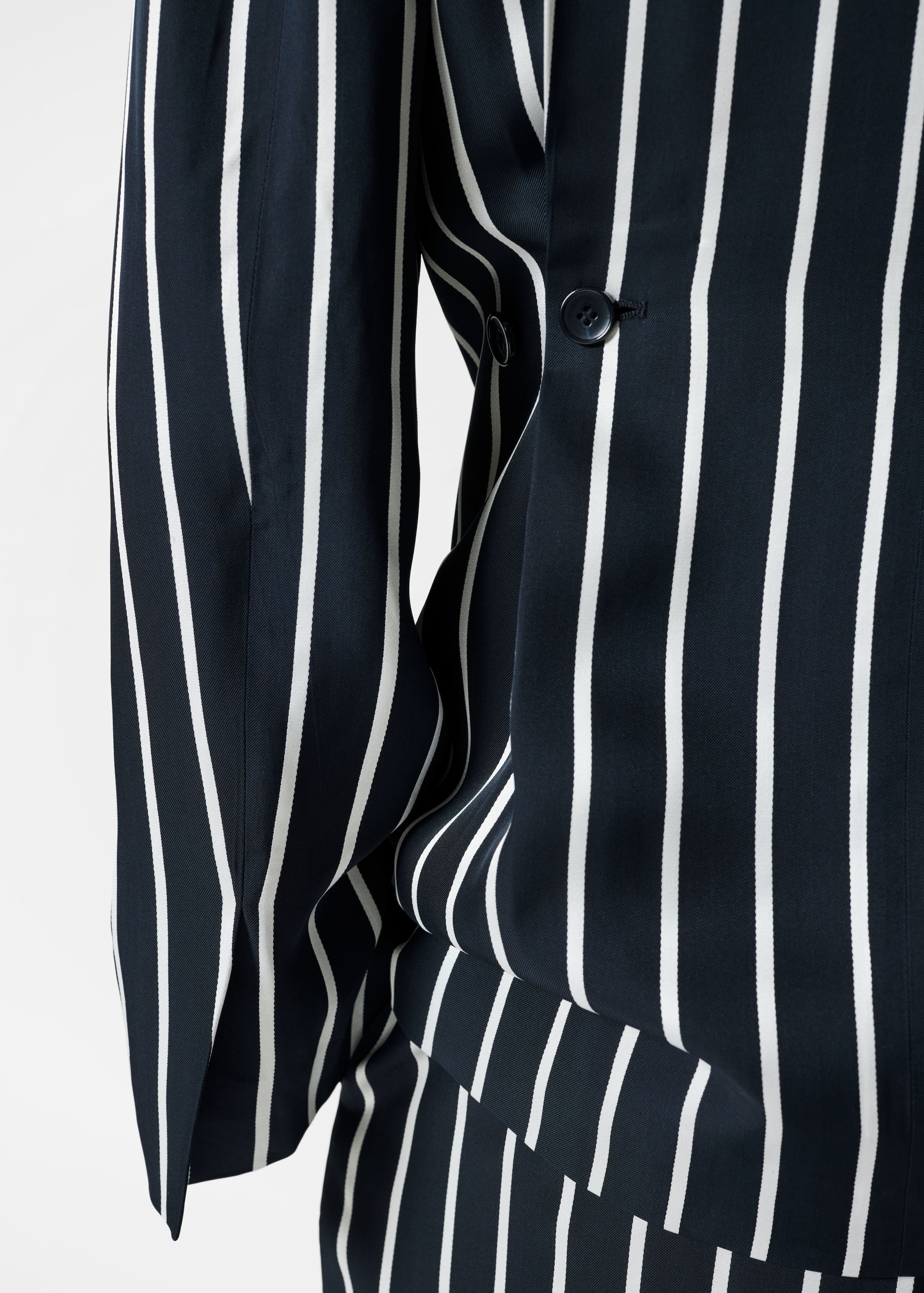Visualizza immagine più grande: Blazer sartoriale con spalle ampie - Righe blu navy - DONNA | H&M IT 6