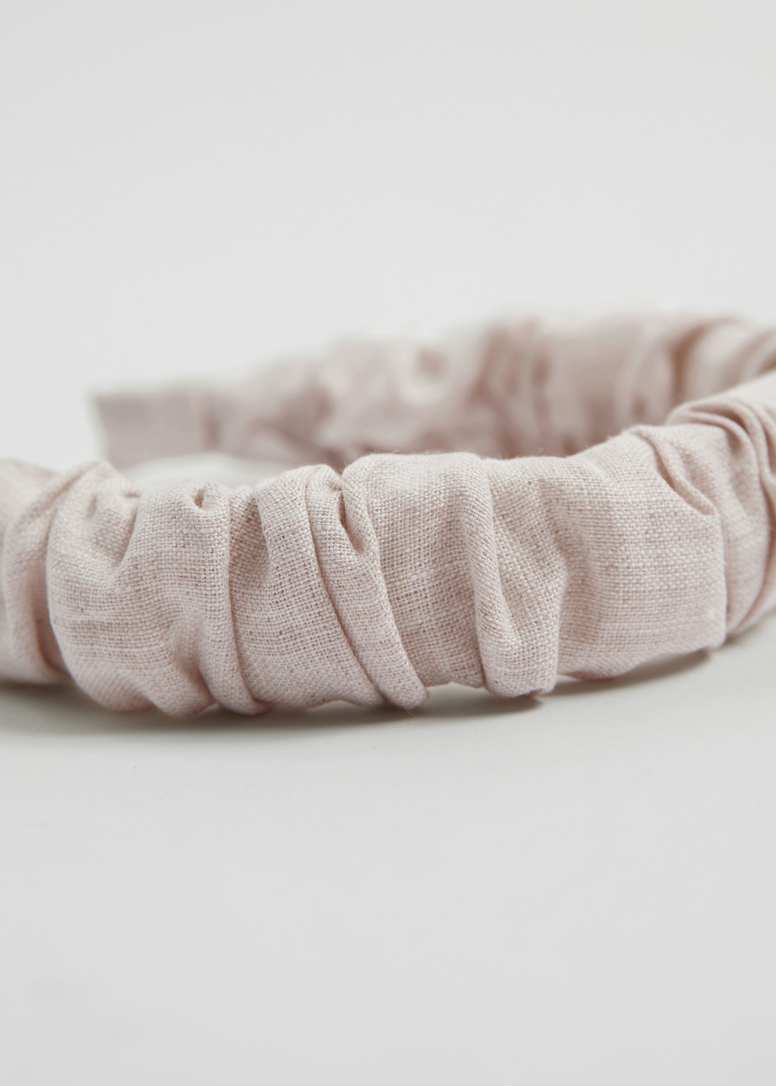 RuchedLinenAliceHeadband - {{variantName}} - Detalle descriptivo