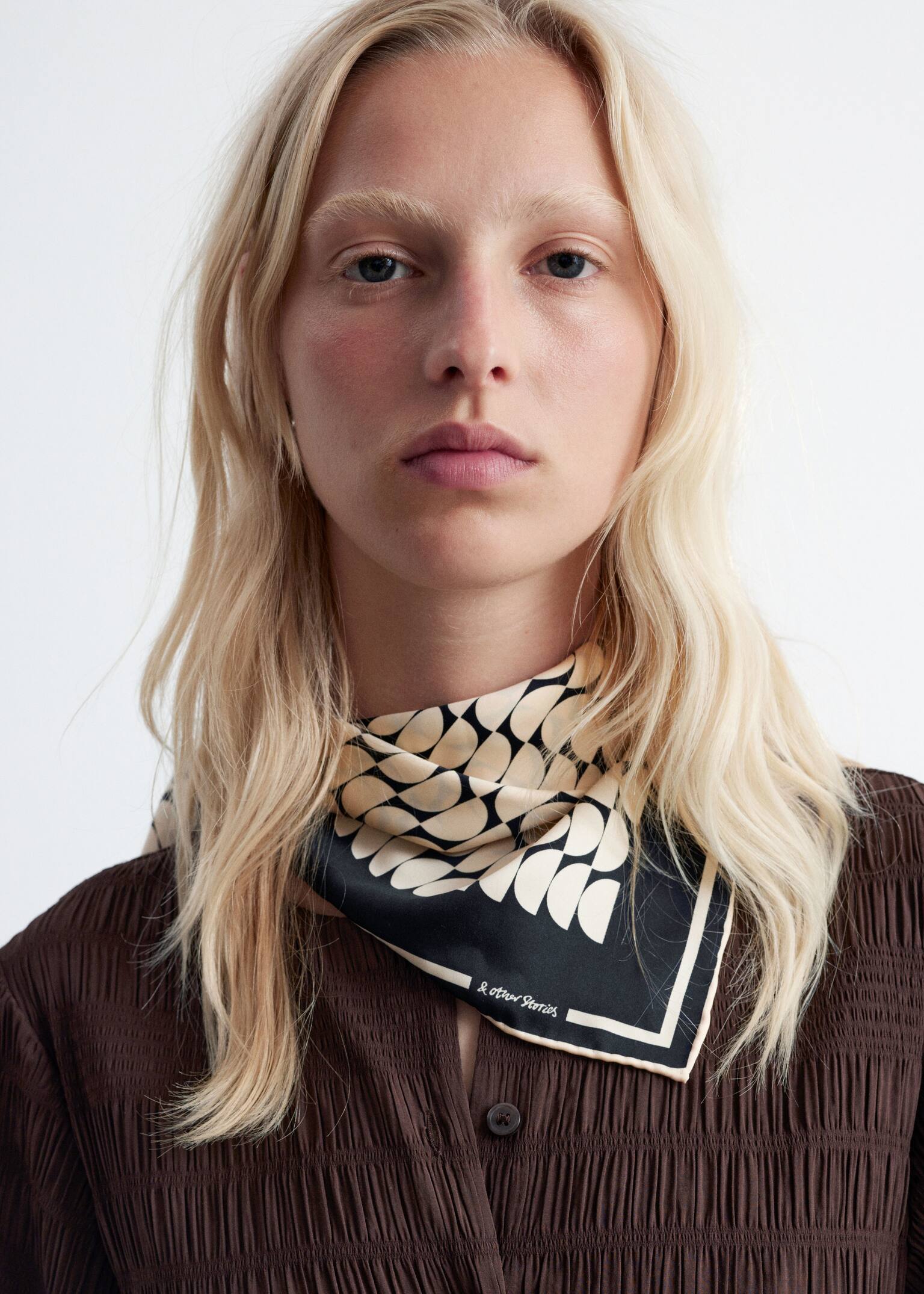 Minikjole med smock og ballonærmer - Mørkebrun/Mørkeblå - 5